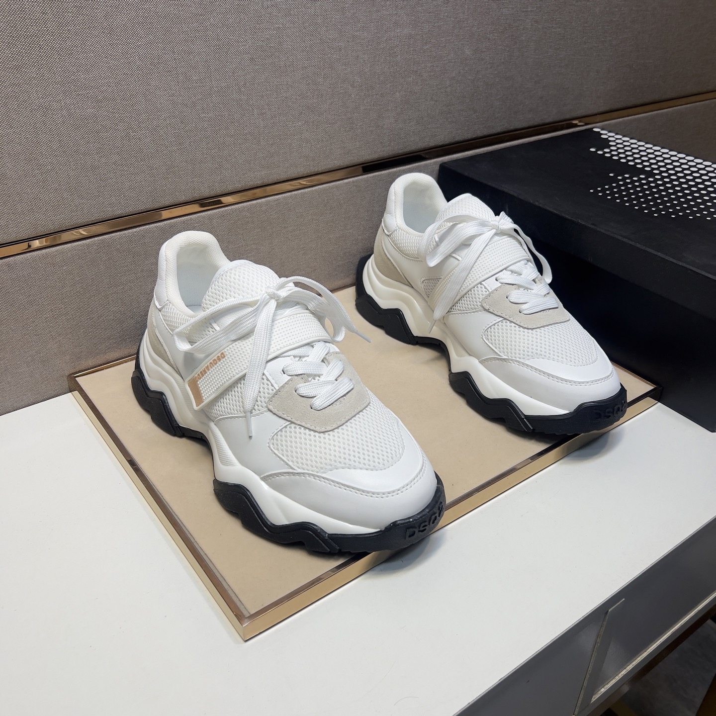 NO:272988,【D2～】Men's casual shoes 2025z cabinets are available simultaneously. Number of sizes: 38-44# The uppers of the two colors are made of multi-material spliced ​​mesh, which is comfortable and breathable. The original sole is comfortable and wear-resistant. The real thing is even better.19860909【D2～】男士休闲鞋 2025z柜同步发售 码数:38-44# 2个颜色鞋面选用多材质拼接网布内里,舒适透气,鞋底原版舒适耐磨大底,实物拍摄实物更赞,,Men's shoes