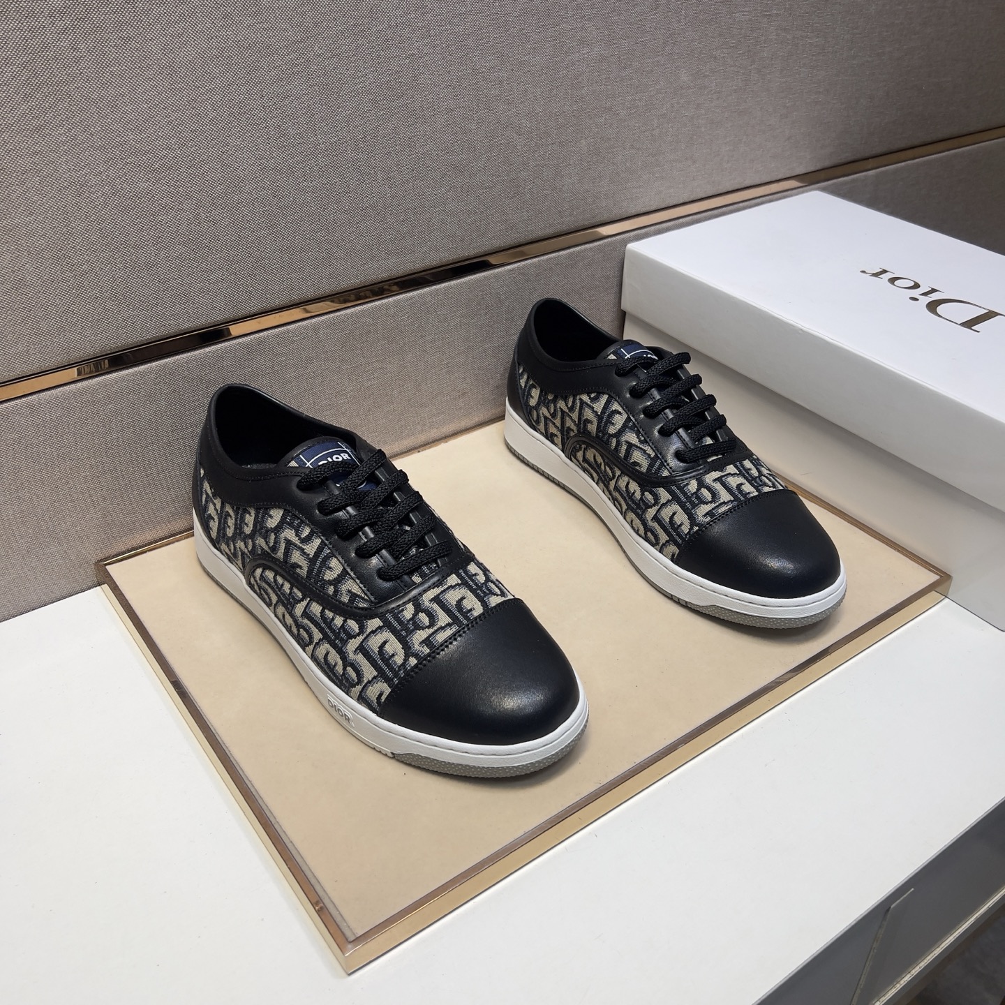 NO:273121,【Di~】Men's casual shoes are available simultaneously in 2025z cabinet. Size: 38-44# The uppers of 2 colors are made of multi-material spliced ​​leather inner lining, comfortable and breathable, the original sole is comfortable and wear-resistant, and the real shot is even better.19860909【迪～】男士休闲鞋 2025z柜同步发售 码数:38-44# 2个颜色鞋面选用多材质拼接真皮内里,舒适透气,鞋底原版舒适耐磨大底,实物拍摄实物更赞,,Men's shoes