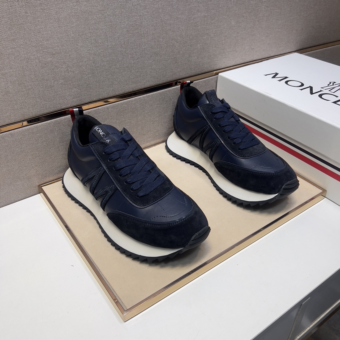 NO:273214,[Meng~] Men's casual shoes are available simultaneously in 2025z cabinet. Size: 38-44# 2 color uppers are made of cowhide spliced ​​mesh, comfortable and breathable, original sole is comfortable and wear-resistant, real-life shooting is even better, cowhide19860909【蒙～】男士休闲鞋 2025z柜同步发售 码数:38-44# 2个颜色鞋面选用牛皮拼接网布内里,舒适透气,鞋底原版舒适耐磨大底,实物拍摄实物更赞,,cowhide,Men's shoes