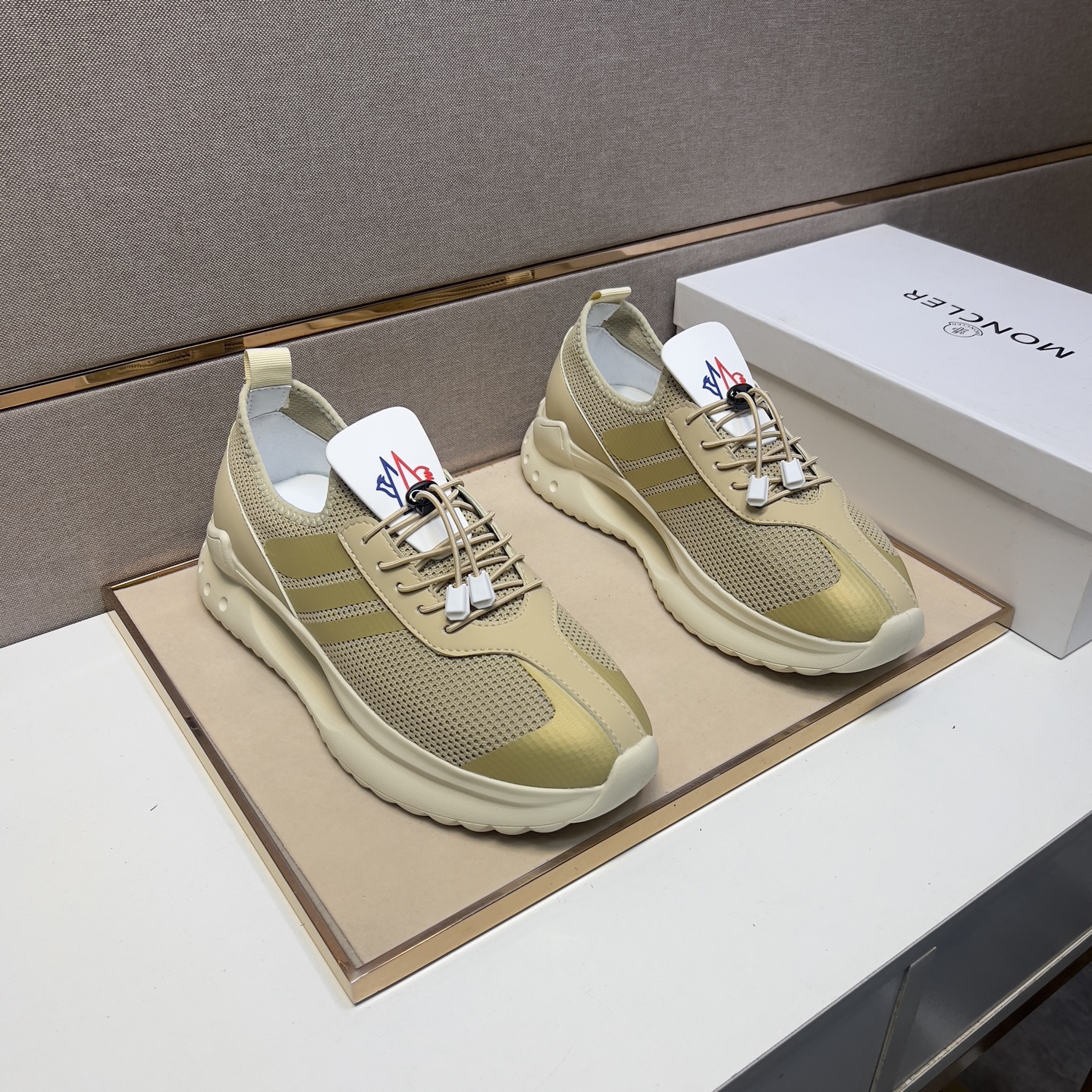 NO:273223,[Meng~] Men's casual shoes are available simultaneously in 2025z cabinet. Size: 38-44# 1 color upper is made of multi-material spliced ​​mesh fabric inner lining, comfortable and breathable, the original sole is comfortable and wear-resistant, and the real shot is even better.19860909【蒙～】男士休闲鞋 2025z柜同步发售 码数:38-44# 1个颜色鞋面选用多材质拼接网布内里,舒适透气,鞋底原版舒适耐磨大底,实物拍摄实物更赞,,Men's shoes