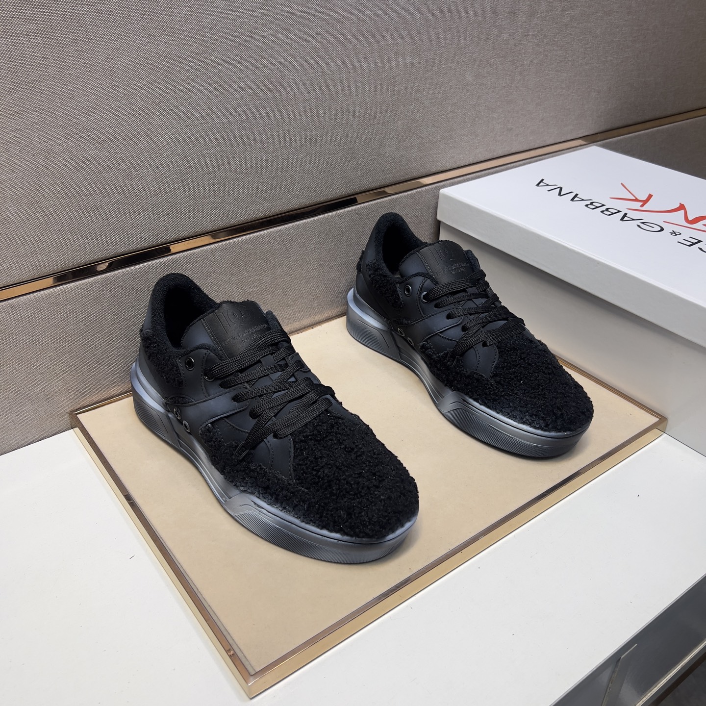 NO:273226,[DG~] Couple casual shoes are available at the same time in 2025z cabinet. Size: 35-44# 1 color upper is made of multi-material splicing mesh inner lining, comfortable and breathable, the original sole is comfortable and wear-resistant, and the real shot is even better.19860909【DG～】情侣装休闲鞋 2025z柜同步发售 码数:35-44# 1个颜色鞋面选用多材质拼接网布内里,舒适透气,鞋底原版舒适耐磨大底,实物拍摄实物更赞,,Men's shoes