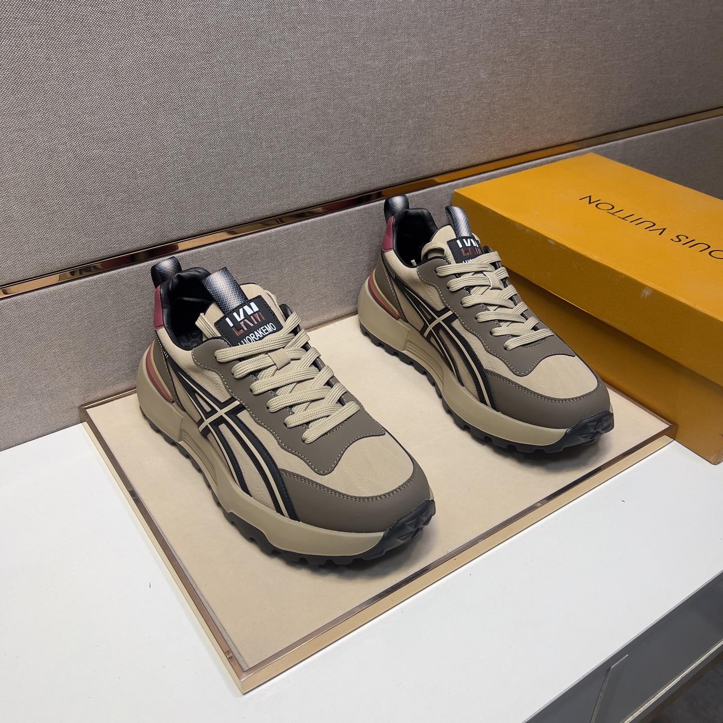 NO:273410,【LV ～】Men's casual shoes 2025z cabinets are available simultaneously Size: 38-43# 2 colors of the upper are made of multi-material spliced ​​leather inner lining, comfortable and breathable, original sole comfortable and wear-resistant sole, real-life shooting is even more beautiful, louis vuitton19860909【LV～】男士休闲鞋 2025z柜同步发售 码数:38-43# 2个颜色鞋面选用多材质拼接真皮内里,舒适透气,鞋底原版舒适耐磨大底,实物拍摄实物更赞,,louis vuitton,Men's shoes