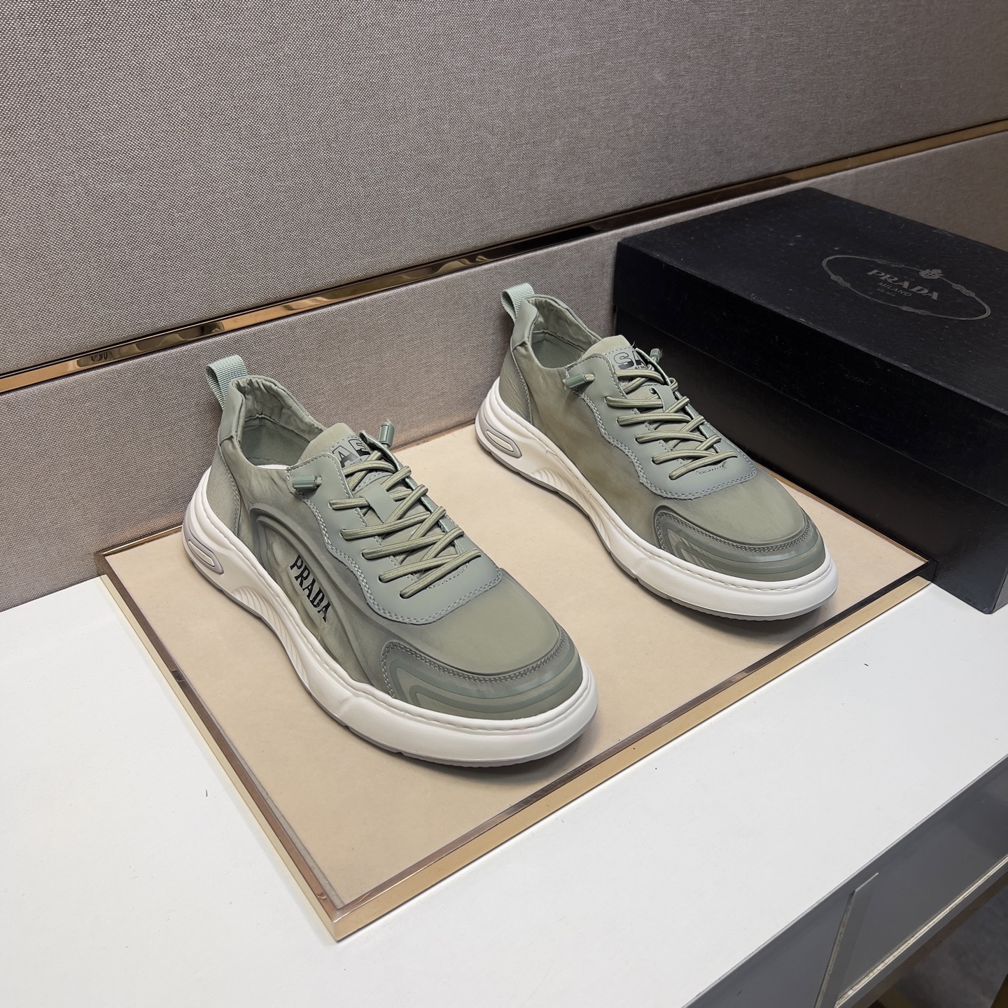 NO:273412,[Pre-Premium] Men's casual shoes are available simultaneously in 2025z cabinet. Size: 38-44# 2 color uppers are made of multi-material spliced ​​leather inner lining, comfortable and breathable, the original sole is comfortable and wear-resistant, and the real shot is even better.19860909【普～】男士休闲鞋 2025z柜同步发售 码数:38-44# 2个颜色鞋面选用多材质拼接真皮内里,舒适透气,鞋底原版舒适耐磨大底,实物拍摄实物更赞,,Men's shoes