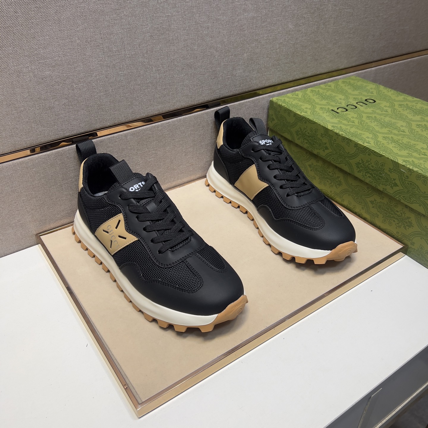 NO:273414,[Ancient ~] Men's casual shoes are available simultaneously in 2025z cabinet. Size: 38-44# The uppers of the two colors are made of multi-material splicing mesh, which is comfortable and breathable. The original sole is comfortable and wear-resistant. The real shot is even better.19860909【古～】男士休闲鞋 2025z柜同步发售 码数:38-44# 2个颜色鞋面选用多材质拼接网布内里,舒适透气,鞋底原版舒适耐磨大底,实物拍摄实物更赞,,Men's shoes