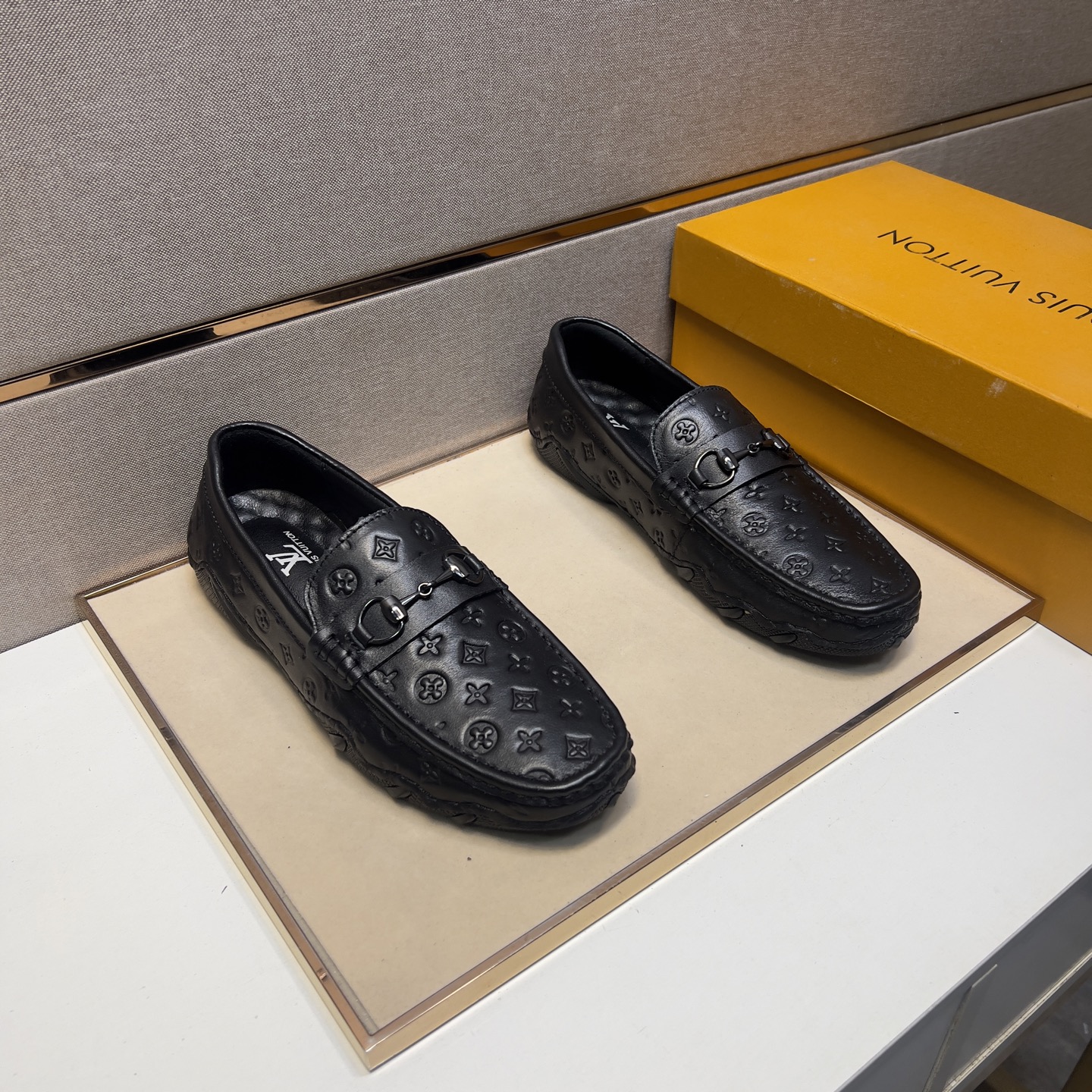 NO:273420,[LV~] Men's casual beanie shoes 2025z cabinets are available simultaneously. Size: 38-44# 1 color upper is made of multi-material spliced ​​leather inner lining, comfortable and breathable, original sole is comfortable and wear-resistant, real-life shooting is even better, louis vuitton19860909【LV～】男士休闲豆豆鞋 2025z柜同步发售 码数:38-44# 1个颜色鞋面选用多材质拼接真皮内里,舒适透气,鞋底原版舒适耐磨大底,实物拍摄实物更赞,,louis vuitton,Men's shoes