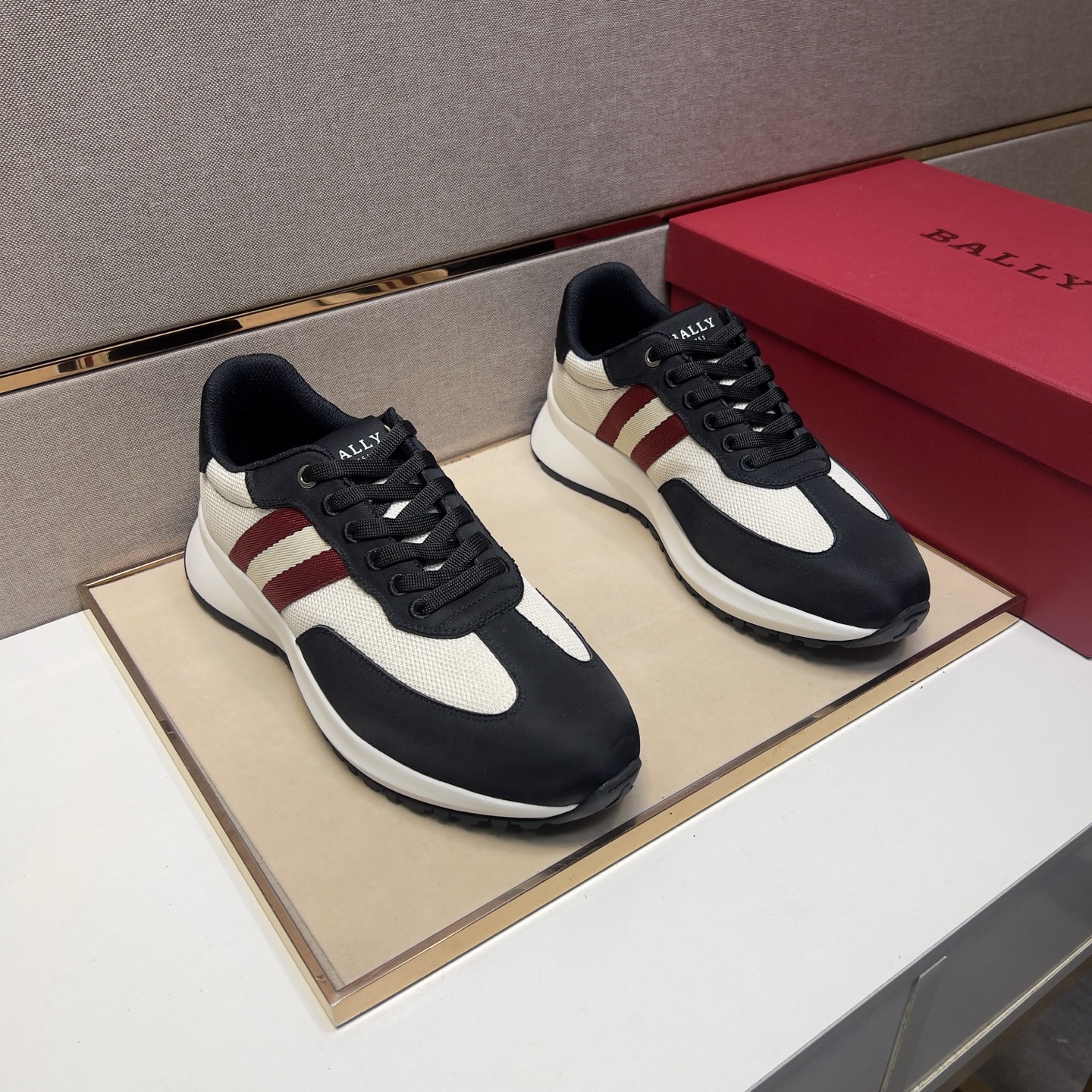 NO:273656,[Bali~] Men's casual shoes 2025z cabinets are available simultaneously. Size: 38-44# 6 color uppers are made of multi-material spliced ​​mesh fabric inner lining, comfortable and breathable, original sole comfortable and wear-resistant sole, real shots are even better, bally19860909【巴利～】男士休闲鞋 2025z柜同步发售 码数:38-44# 6个颜色鞋面选用多材质拼接网布内里,舒适透气,鞋底原版舒适耐磨大底,实物拍摄实物更赞,,bally,Men's shoes