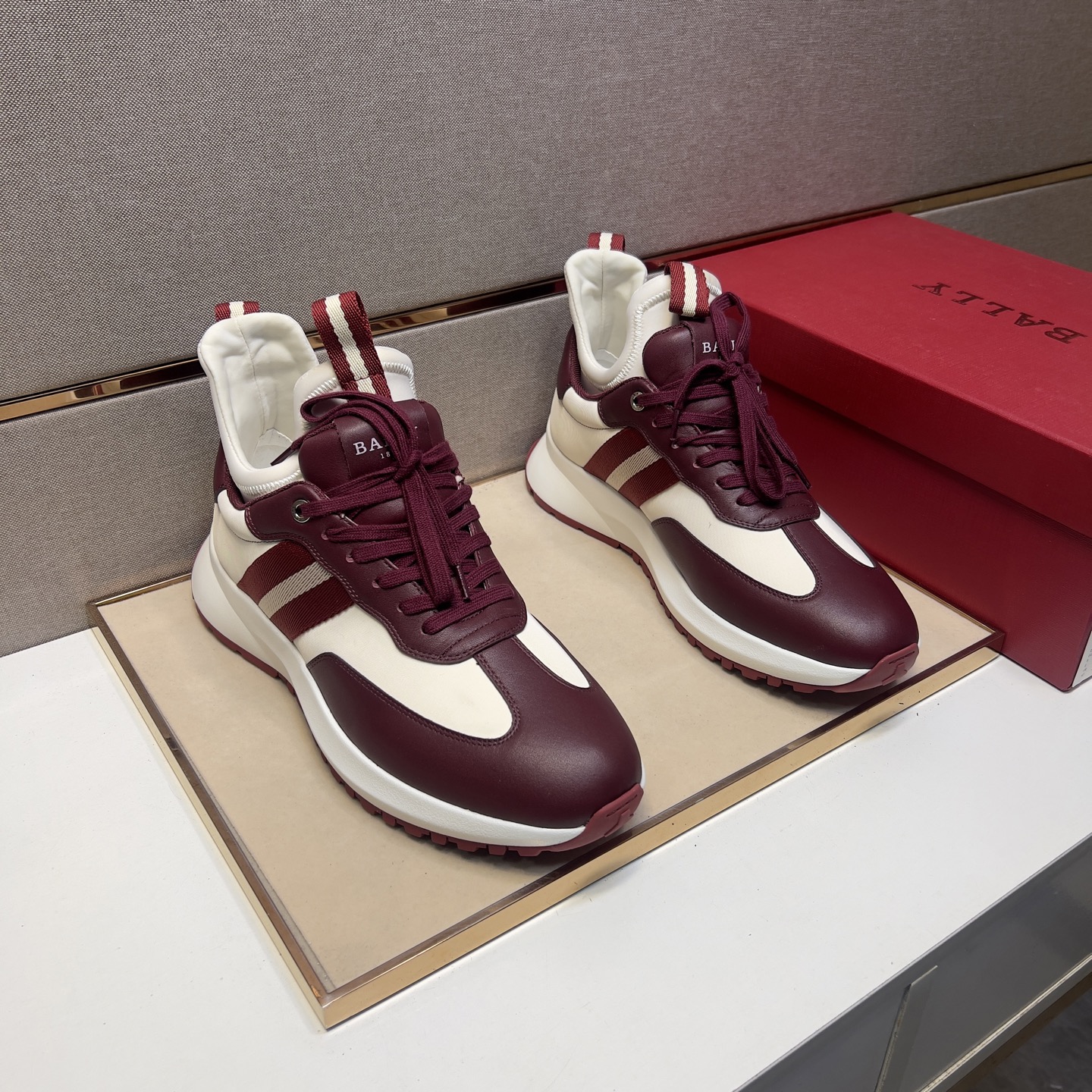 NO:273659,[Bali~] Men's casual high-top 2025z cabinet is available simultaneously. Number of sizes: 38-44# 5 color uppers are made of multi-material splicing mesh inner lining, comfortable and breathable, original sole is comfortable and wear-resistant, real-life shooting is even better, bally19860909【巴利～】男士休闲高帮 2025z柜同步发售 码数:38-44# 5个颜色鞋面选用多材质拼接网布内里,舒适透气,鞋底原版舒适耐磨大底,实物拍摄实物更赞,,bally,Men's shoes