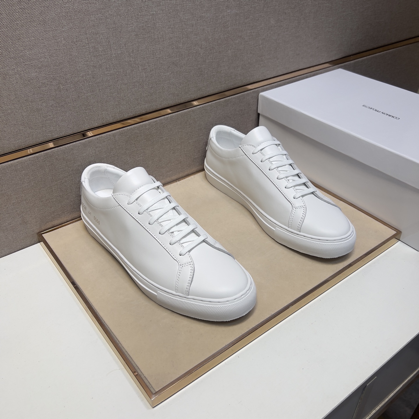 NO:273747,[cp~] Couple casual shoes are available at the same time in 2025z cabinet. Size: 35-44# The uppers of 3 colors are made of cowhide spliced ​​leather inner lining, comfortable and breathable, the original sole is comfortable and wear-resistant, and the real shot is even better, cowhide19860909【cp～】情侣装休闲鞋 2025z柜同步发售 码数:35-44# 3个颜色鞋面选用牛皮拼接真皮内里,舒适透气,鞋底原版舒适耐磨大底,实物拍摄实物更赞,,cowhide,Men's shoes