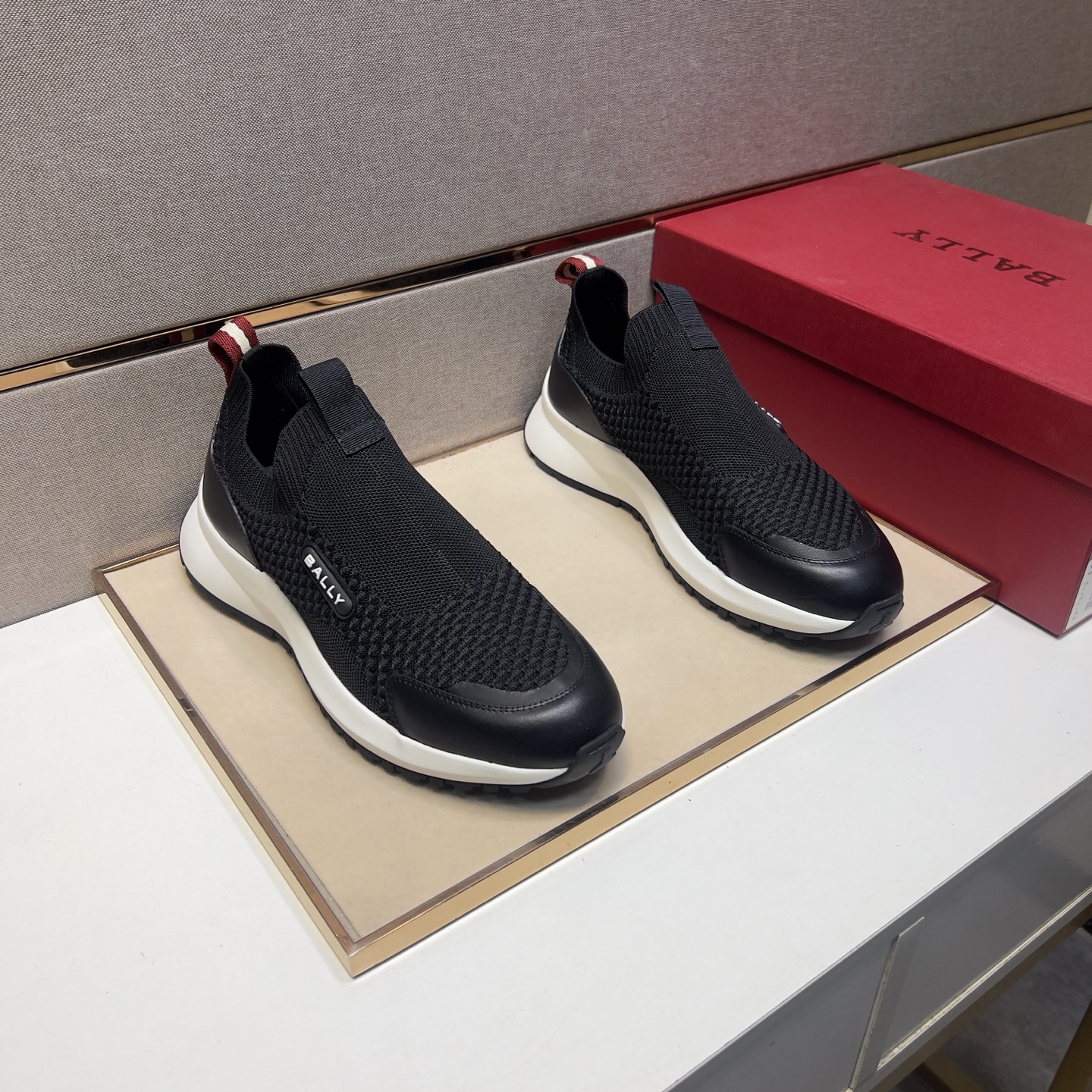 NO:274092,[Bali~] Men's casual shoes are available simultaneously in 2025z cabinet. Size: 38-44# 8 color uppers are made of multi-material spliced ​​mesh fabric inner lining, comfortable and breathable, original sole is comfortable and wear-resistant, real-life shooting is even better, bally19860909【巴利～】男士休闲鞋 2025z柜同步发售 码数:38-44# 8个颜色鞋面选用多材质拼接网布内里,舒适透气,鞋底原版舒适耐磨大底,实物拍摄实物更赞,,bally,Men's shoes