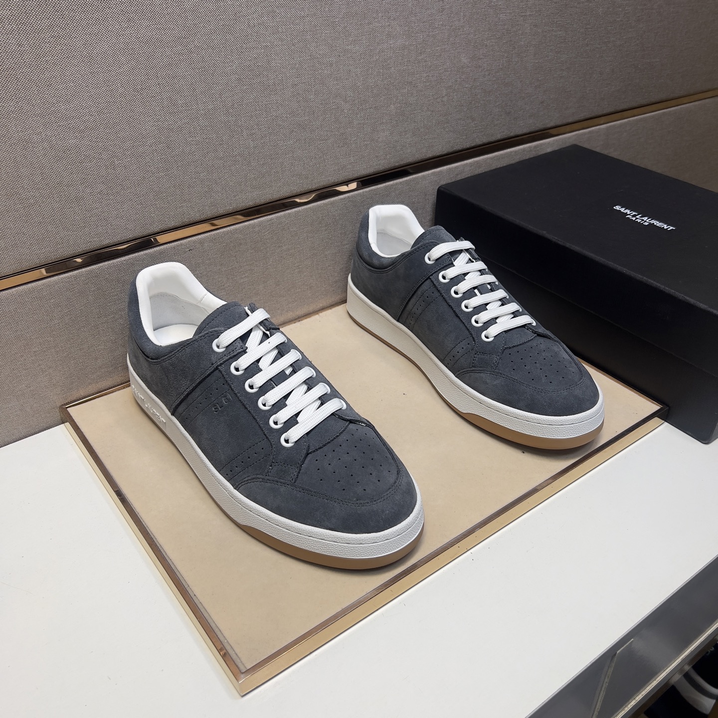 NO:278841,[San Luo~] Men's casual shoes are available simultaneously in 2025z cabinet. Size: 38-44# The 4-color uppers are made of cowhide spliced ​​sheepskin inner lining, comfortable and breathable, the original sole is comfortable and wear-resistant, and the real shot is even better. saint laurent, cowhide, sheepskin19860909【圣罗～】男士休闲鞋 2025z柜同步发售 码数:38-44# 4个颜色鞋面选用牛皮拼接羊皮内里,舒适透气,鞋底原版舒适耐磨大底,实物拍摄实物更赞,,saint laurent,cowhide,sheepskin,Men's shoes