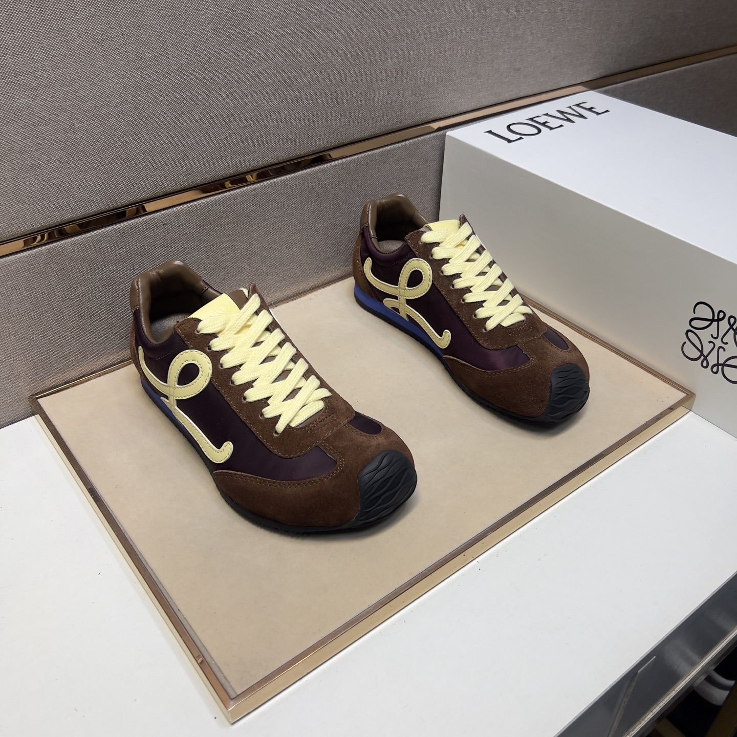 NO:350088,[Loyi~] Couple casual shoes are available simultaneously in 2025z cabinet. Size: 35-44# 5 color uppers are made of multi-material spliced ​​sheepskin inner lining, comfortable and breathable, original sole is comfortable and wear-resistant, real-life shooting is even better, loewe, sheepskin19860909【罗意～】情侣装休闲鞋 2025z柜同步发售 码数:35-44# 5个颜色鞋面选用多材质拼接羊皮内里,舒适透气,鞋底原版舒适耐磨大底,实物拍摄实物更赞,,loewe,sheepskin,Men's shoes