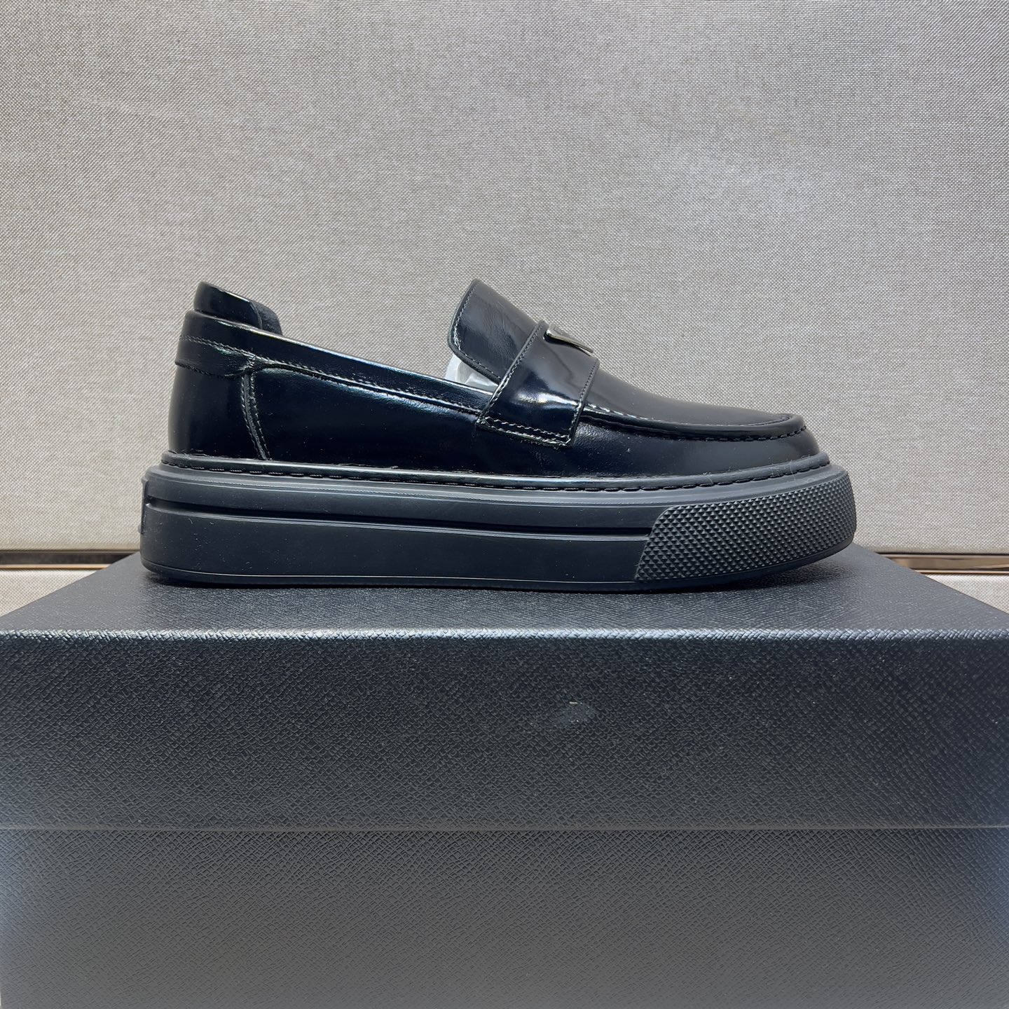 Prada Men's Leather Loafers with Chunky Sole - Stylish & Comfortable 4 i1742576035196 4720 0 2