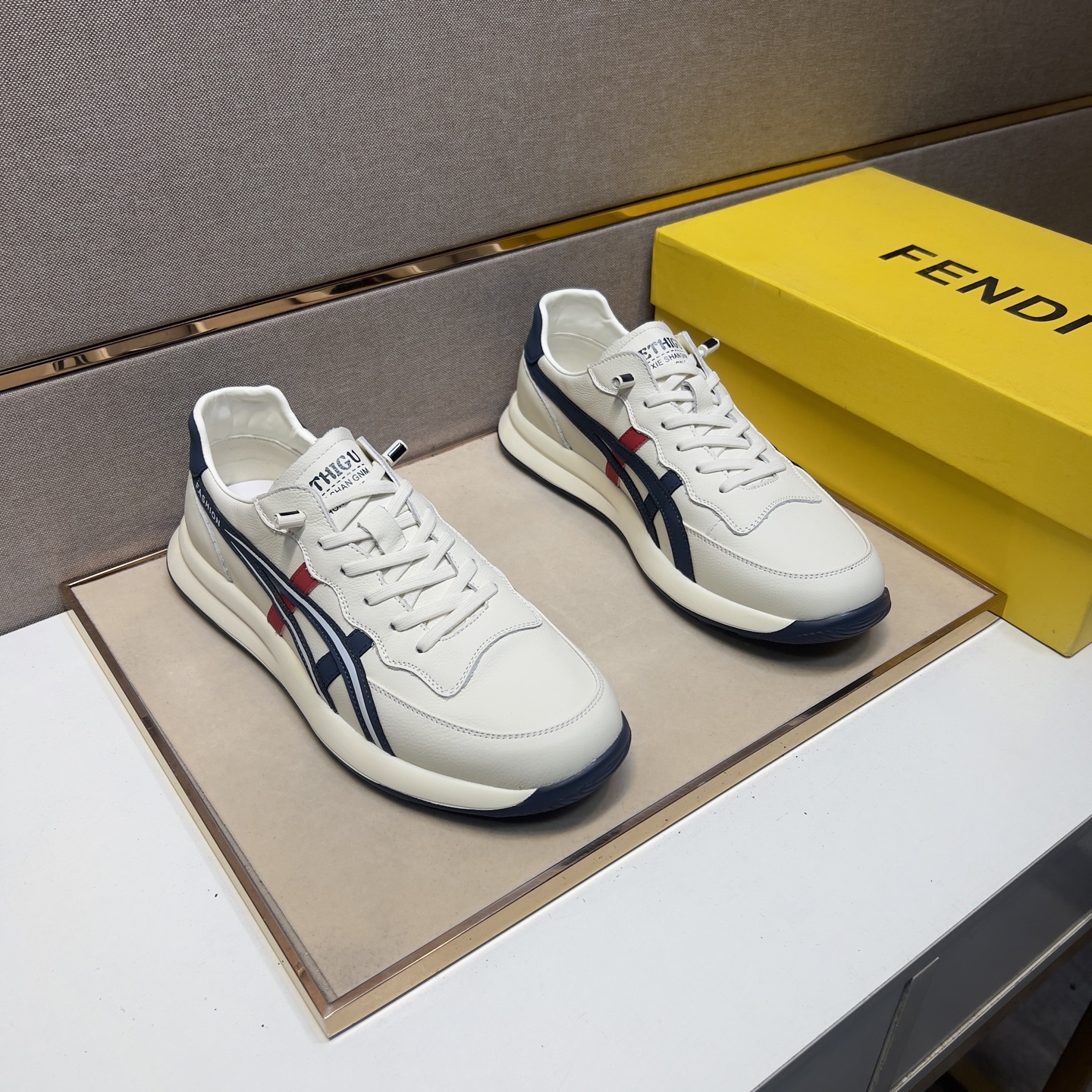 NO:274604,【Fen~】Men's casual shoes are available simultaneously in 2025z cabinet. Size: 38-44# The uppers of 2 colors are made of multi-material spliced ​​leather inner lining, comfortable and breathable, the original sole is comfortable and wear-resistant, and the real shot is even better.19860909【芬～】男士休闲鞋 2025z柜同步发售 码数:38-44# 2个颜色鞋面选用多材质拼接真皮内里,舒适透气,鞋底原版舒适耐磨大底,实物拍摄实物更赞,,Men's shoes