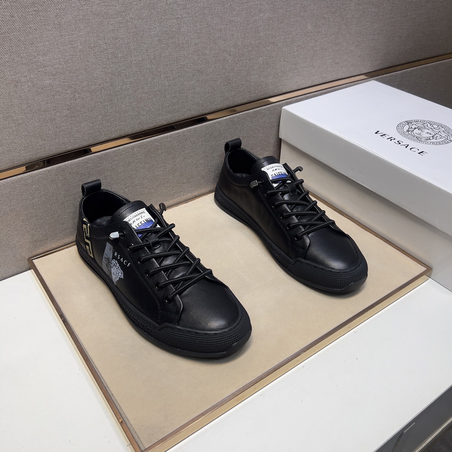 NO:274610,[Fan ~] Men's casual shoes are available simultaneously in 2025z cabinet. Size: 38-44# The uppers of the two colors are made of multi-material spliced ​​leather inner lining, comfortable and breathable, the original sole is comfortable and wear-resistant, and the real shot is even better.19860909【范～】男士休闲鞋 2025z柜同步发售 码数:38-44# 2个颜色鞋面选用多材质拼接真皮内里,舒适透气,鞋底原版舒适耐磨大底,实物拍摄实物更赞,,Men's shoes