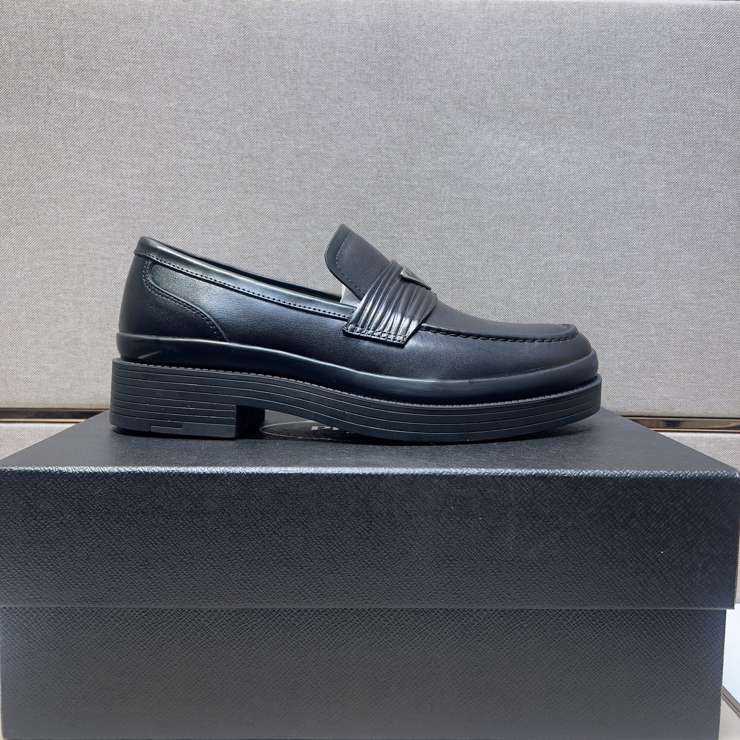 Prada Men's Leather Loafers - Comfortable, Breathable, and Durable Shoes 4 i1742749451116 5166 0 2