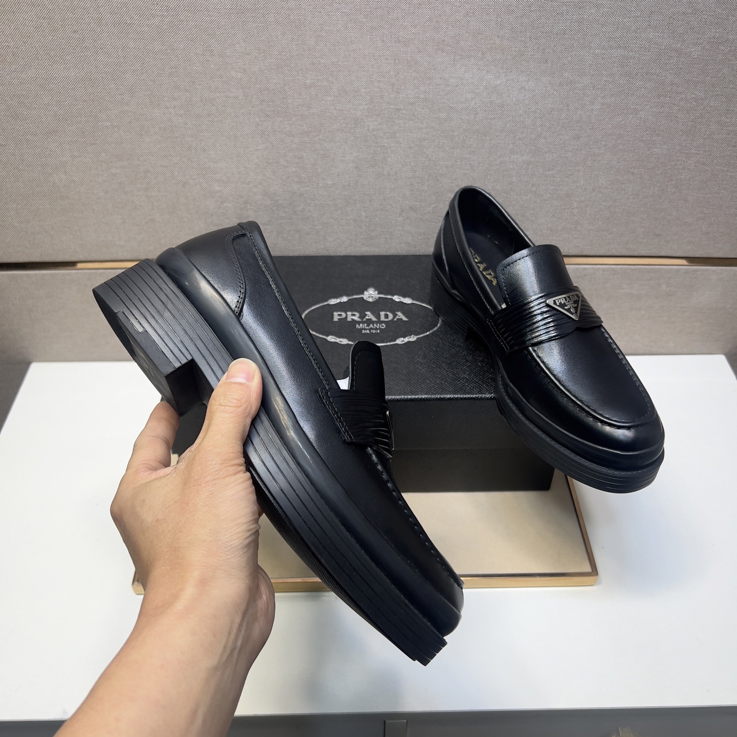 Prada Men's Leather Loafers - Comfortable, Breathable, and Durable Shoes 8 i1742749453183 2574 0 6
