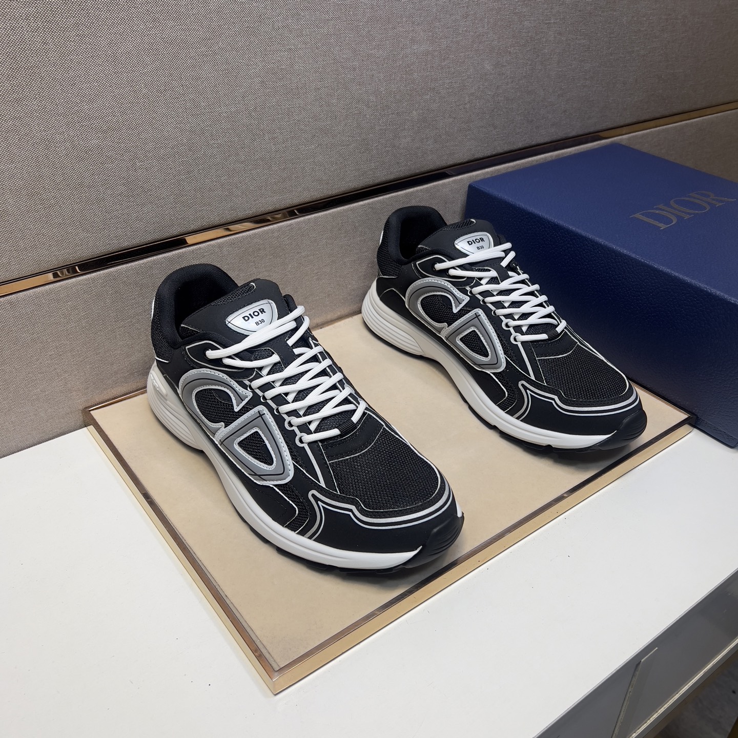 NO:274616,[Dio B30~] Men's casual shoes 2025z cabinets are available simultaneously. Size: 38-44# 1 color upper is made of multi-material splicing mesh fabric inner lining, comfortable and breathable, original sole comfortable and wear-resistant sole, real shots are even better, dior19860909【迪奥B30～】男士休闲鞋 2025z柜同步发售 码数:38-44# 1个颜色鞋面选用多材质拼接网布内里,舒适透气,鞋底原版舒适耐磨大底,实物拍摄实物更赞,,dior,Men's shoes