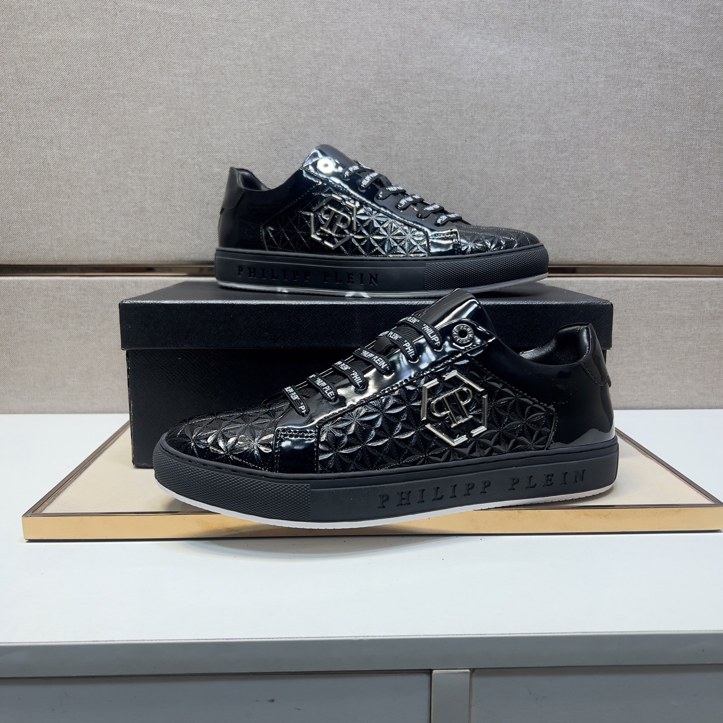 Philipp Plein Men's Black Leather Sneakers - Fashionable & Comfortable 6 i1742832940597 551 0 4