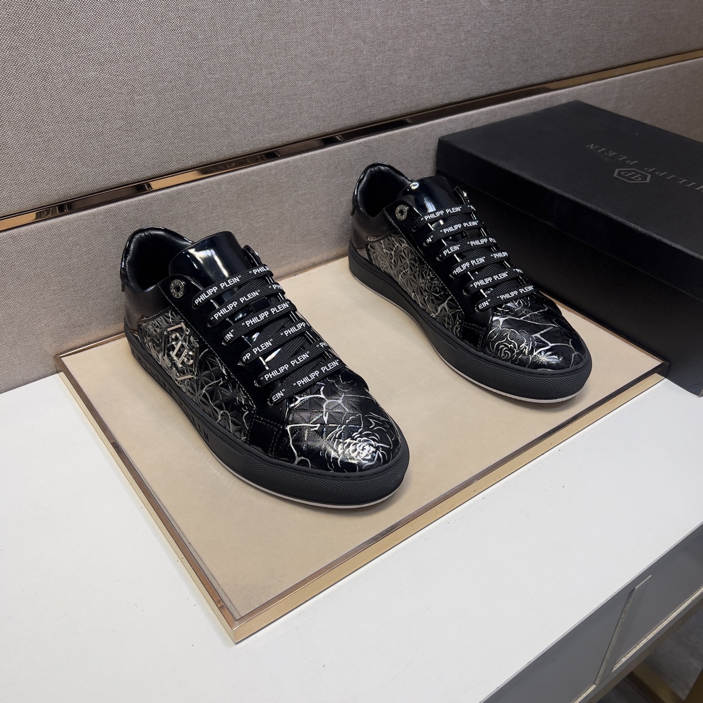 Philipp Plein Men's 2024 Leather Sneakers, Sizes 38-44, Multiple Colors 1 Philipp Plein Men's 2024 Leather Sneakers, Sizes 38-44, Multiple Colors