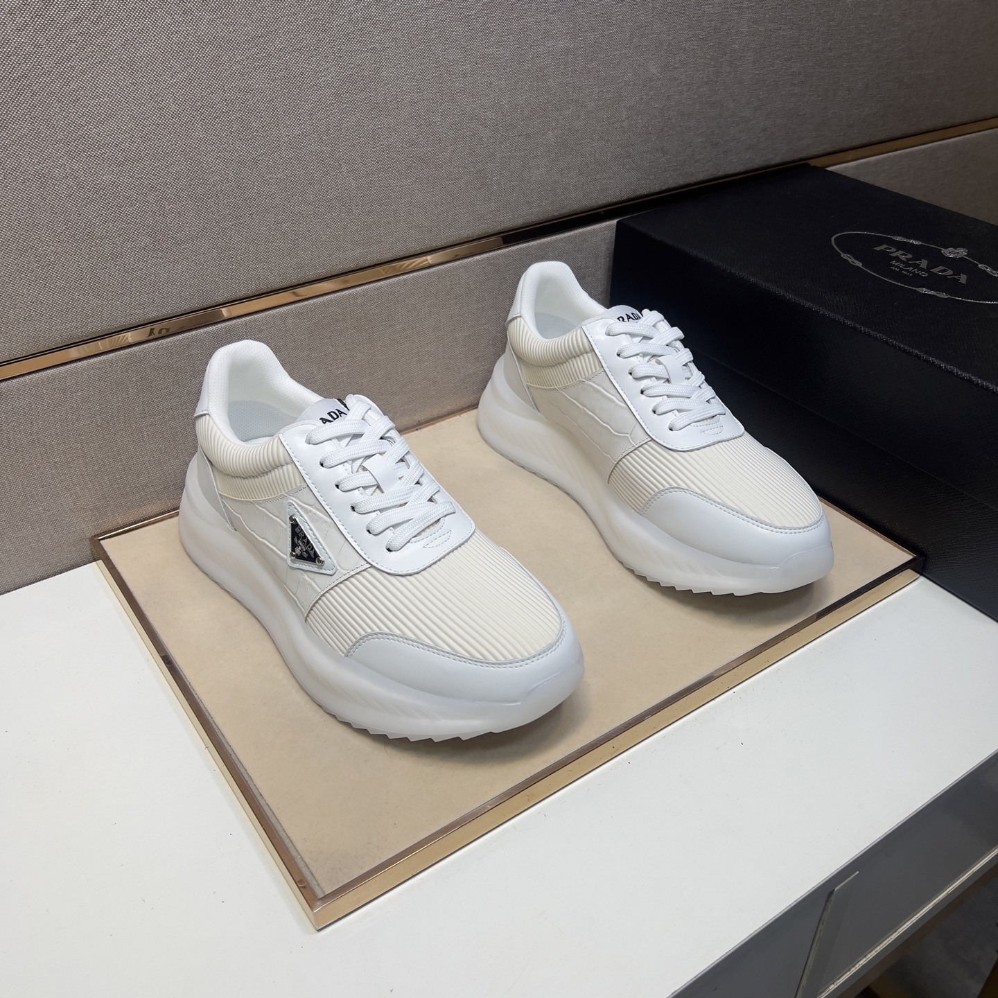 NO:274728,【Public ~】 Men's casual shoes are available at the same time. Size: 38-44# The uppers of 4 colors are made of multi-material splicing mesh, which is comfortable and breathable. The original sole is comfortable and wear-resistant. The real shot is even better.19860909【普～】男士休闲鞋 z柜同步发售 码数:38-44# 4个颜色鞋面选用多材质拼接网布内里,舒适透气,鞋底原版舒适耐磨大底,实物拍摄实物更赞,,Men's shoes