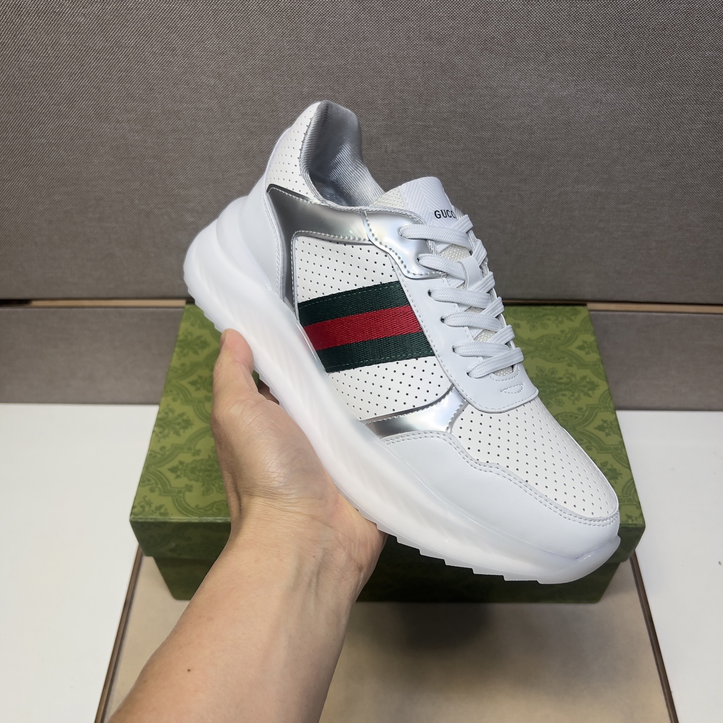 Gucci Men's White Leather Lace-Up Sneakers with Web Stripe Detail 7 i1742833489275 3907 0 5