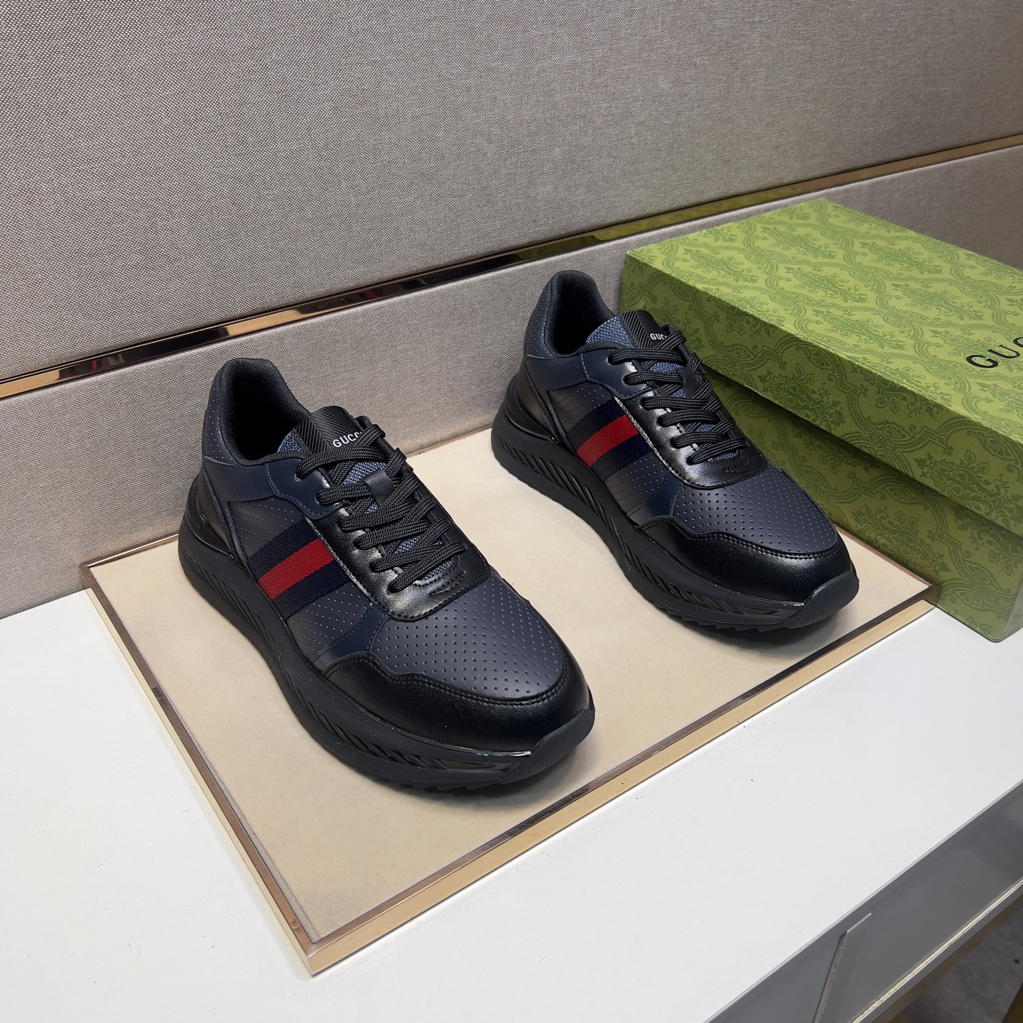 Gucci Men's Leather Sneakers with Web Stripe | Comfortable & Stylish 1 Gucci Men's Leather Sneakers with Web Stripe | Comfortable & Stylish