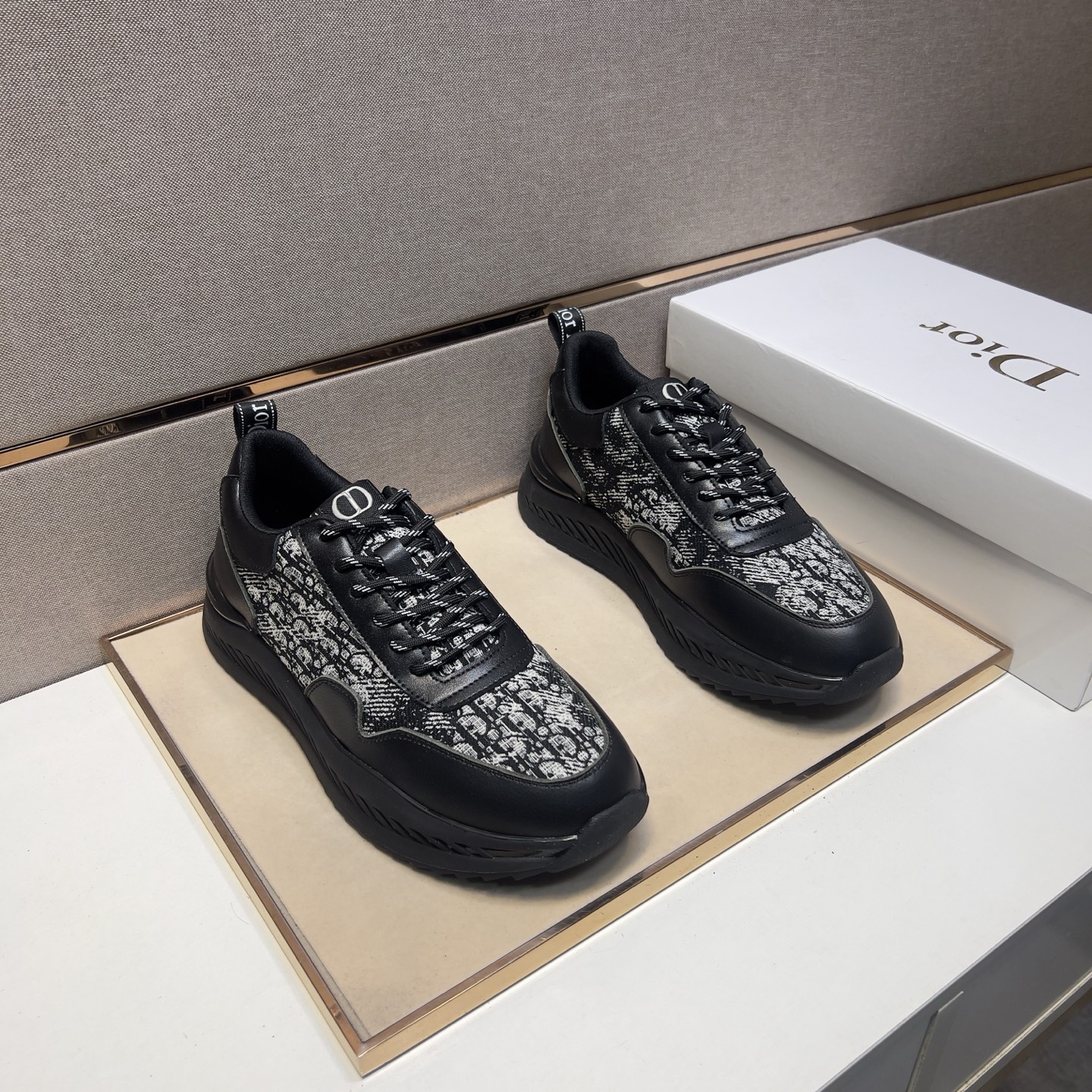 NO:274733,【Di~】 Men's casual shoes are available at the same time. Size: 38-44# The uppers of 3 colors are made of multi-material splicing mesh, which is comfortable and breathable. The original sole is comfortable and wear-resistant. The real shot is even better.19860909【迪～】男士休闲鞋 z柜同步发售 码数:38-44# 3个颜色鞋面选用多材质拼接网布内里,舒适透气,鞋底原版舒适耐磨大底,实物拍摄实物更赞,,Men's shoes