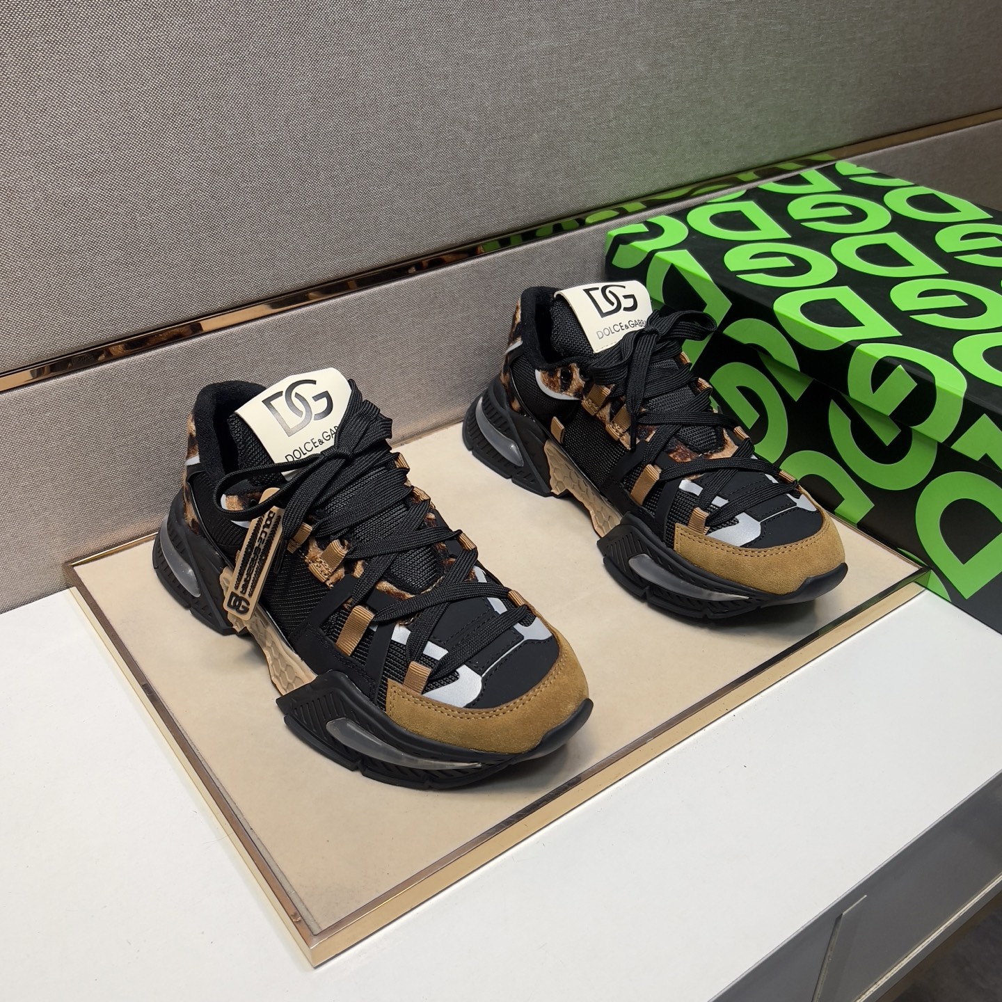 NO:274807,【DG ～】Couple casual shoes are available at the same time. Size: 35-44# 1 color upper is made of multi-material spliced ​​mesh fabric inner lining, comfortable and breathable, original sole is comfortable and wear-resistant, real-life shooting is even better,19860909【DG～】情侣装休闲鞋 z柜同步发售 码数:35-44# 1个颜色鞋面选用多材质拼接网布内里,舒适透气,鞋底原版舒适耐磨大底,实物拍摄实物更赞,,Men's shoes