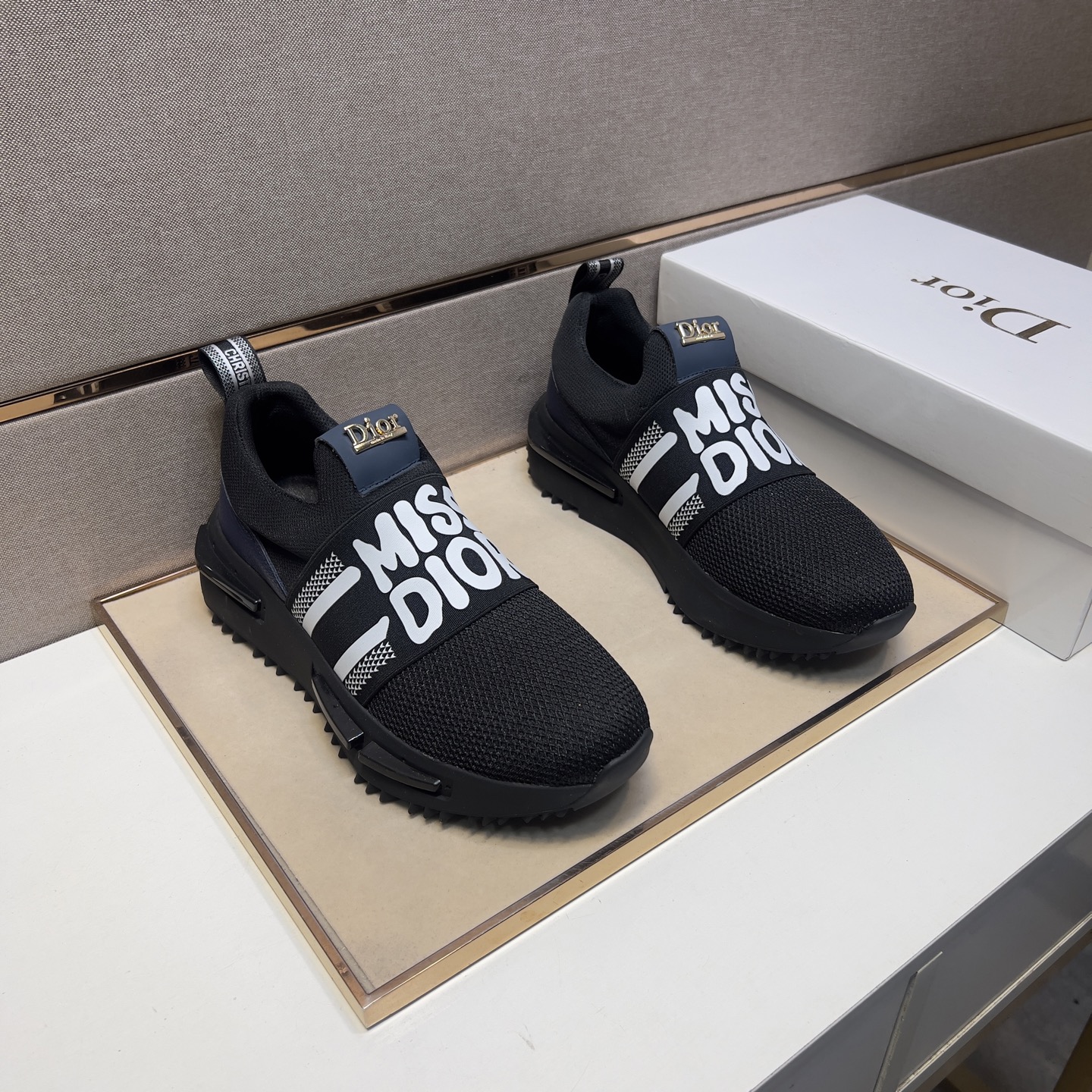 NO:275149,【Di~】Men's casual shoes are available simultaneously in 2025z cabinet. Size: 38-44# The 3-color uppers are made of multi-material spliced ​​mesh fabric inner lining, comfortable and breathable, the original sole is comfortable and wear-resistant, and the real shot is even better.19860909【迪～】男士休闲鞋 2025z柜同步发售 码数:38-44# 3个颜色鞋面选用多材质拼接网布内里,舒适透气,鞋底原版舒适耐磨大底,实物拍摄实物更赞,,Men's shoes