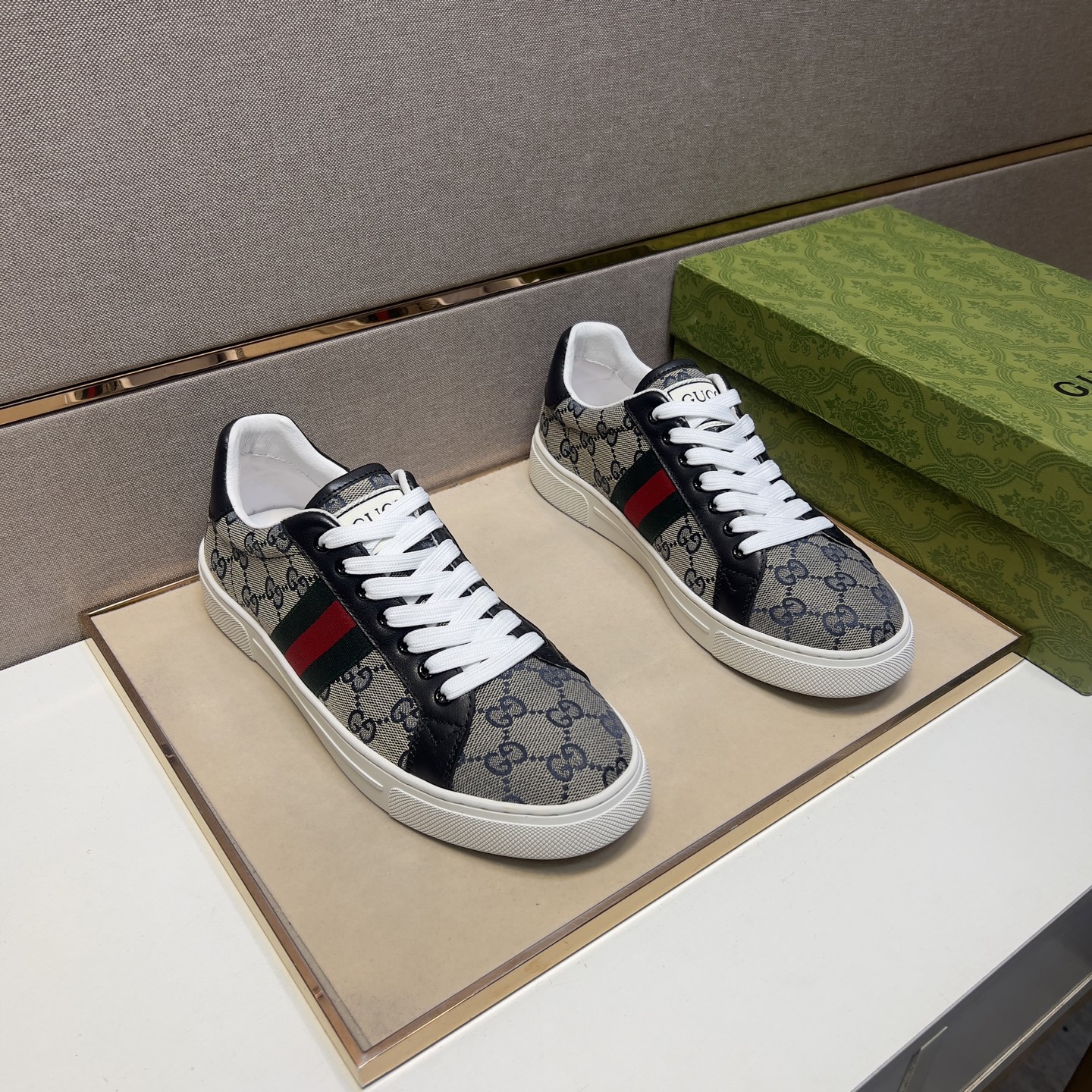 NO:275159,[Ancient ~] Men's casual shoes are available simultaneously in 2025z cabinet. Size: 38-44# 2 color uppers are made of multi-material spliced ​​leather inner lining, comfortable and breathable, the original sole is comfortable and wear-resistant, and the real shot is even better.19860909【古～】男士休闲鞋 2025z柜同步发售 码数:38-44# 2个颜色鞋面选用多材质拼接真皮内里,舒适透气,鞋底原版舒适耐磨大底,实物拍摄实物更赞,,Men's shoes