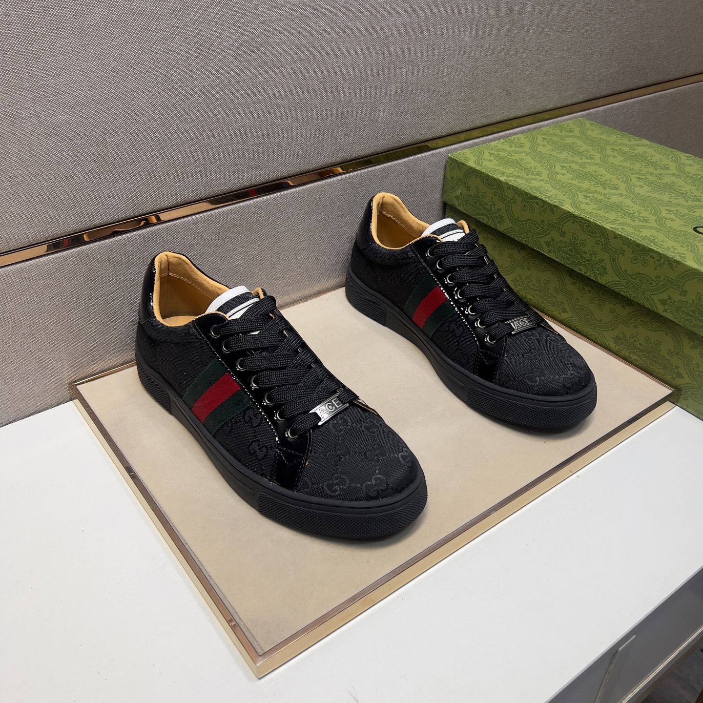 NO:275162,[Ancient ~] Men's casual shoes are available simultaneously in 2025z cabinet. Size: 38-44# 1 color upper is made of multi-material spliced ​​leather inner lining, comfortable and breathable, the original sole is comfortable and wear-resistant, and the real shot is even better.19860909【古～】男士休闲鞋 2025z柜同步发售 码数:38-44# 1个颜色鞋面选用多材质拼接真皮内里,舒适透气,鞋底原版舒适耐磨大底,实物拍摄实物更赞,,Men's shoes