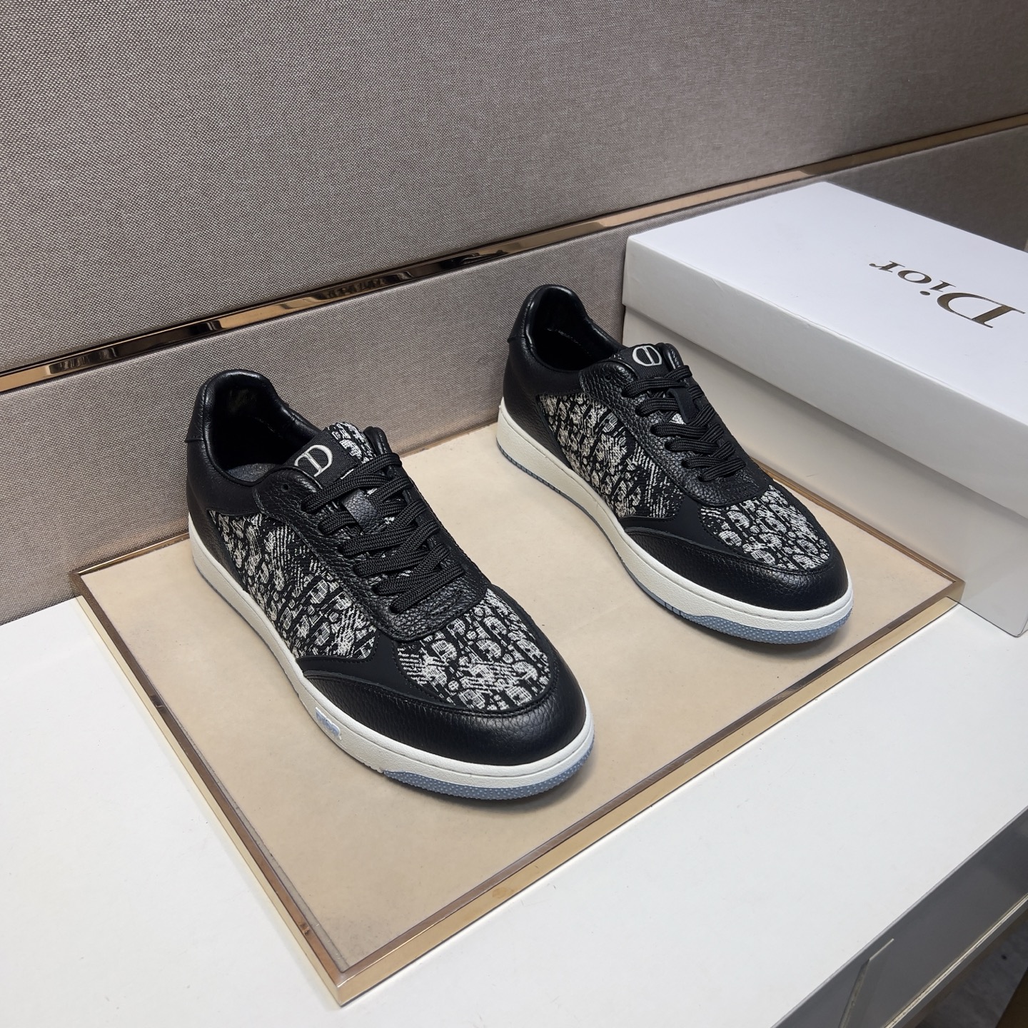 NO:275270,【Di~】Men's casual shoes are available simultaneously in 2025z cabinet. Size: 38-44# The uppers of 3 colors are made of multi-material spliced ​​leather inner lining, comfortable and breathable, the original sole is comfortable and wear-resistant, and the real shot is even better.19860909【迪～】男士休闲鞋 2025z柜同步发售 码数:38-44# 3个颜色鞋面选用多材质拼接真皮内里,舒适透气,鞋底原版舒适耐磨大底,实物拍摄实物更赞,,Men's shoes