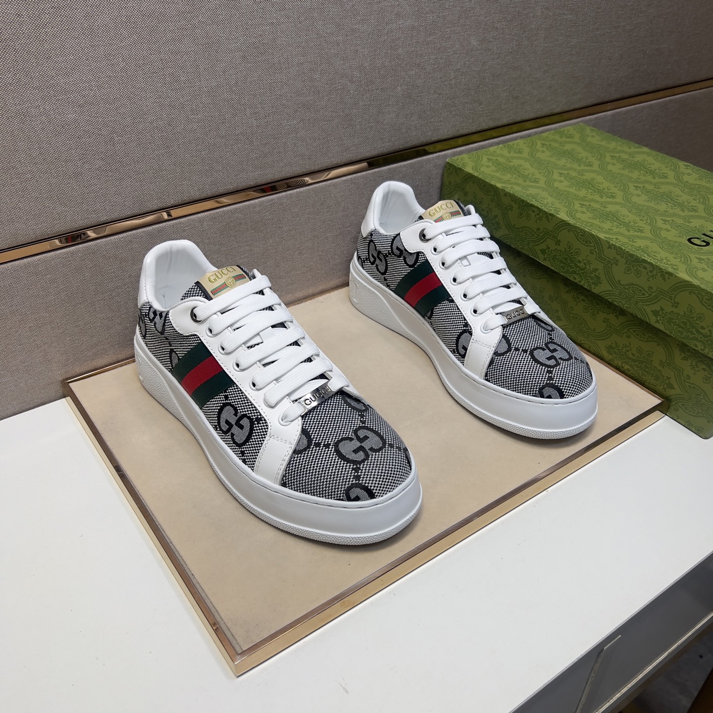 NO:275280,[Ancient ~] Men's casual shoes are available simultaneously in 2025z cabinet. Size: 38-44# The uppers of 3 colors are made of multi-material spliced ​​leather inner lining, comfortable and breathable, the original sole is comfortable and wear-resistant, and the real shot is even better.19860909【古～】男士休闲鞋 2025z柜同步发售 码数:38-44# 3个颜色鞋面选用多材质拼接真皮内里,舒适透气,鞋底原版舒适耐磨大底,实物拍摄实物更赞,,Men's shoes