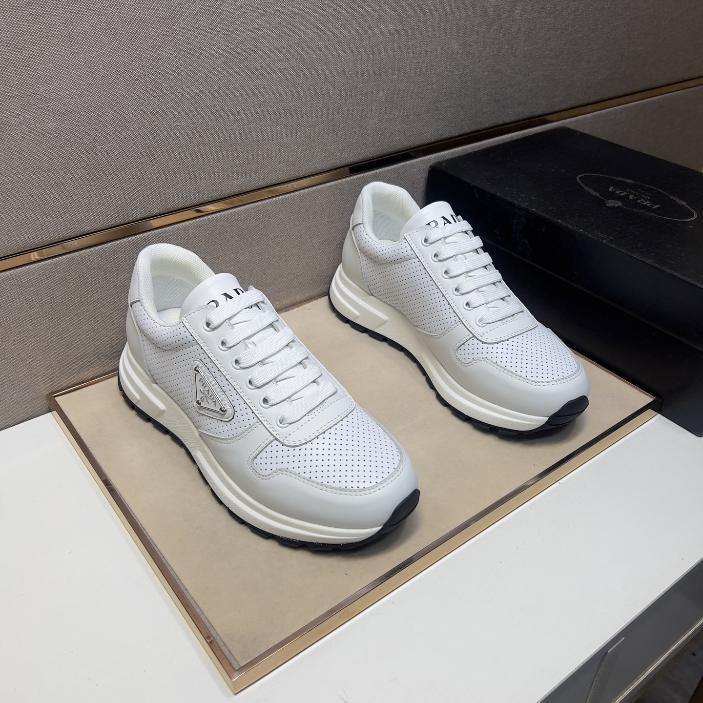 NO:275282,[Public ~] Men's casual shoes are available simultaneously in 2025z cabinet. Size: 38-44# The 3-color uppers are made of multi-material spliced ​​mesh fabric inner lining, comfortable and breathable, the original sole is comfortable and wear-resistant, and the real shot is even better.19860909【普～】男士休闲鞋 2025z柜同步发售 码数:38-44# 3个颜色鞋面选用多材质拼接网布内里,舒适透气,鞋底原版舒适耐磨大底,实物拍摄实物更赞,,Men's shoes