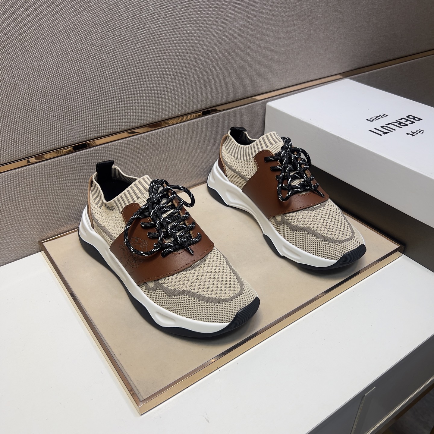 NO:275481,[Blu~] Men's casual shoes are available simultaneously in 2025z cabinet. Size: 38-44# 1 color upper is made of multi-material spliced ​​mesh fabric inner lining, comfortable and breathable, original sole is comfortable and wear-resistant, real-life shooting is even better,19860909【布鲁～】男士休闲鞋 2025z柜同步发售 码数:38-44# 1个颜色鞋面选用多材质拼接网布内里,舒适透气,鞋底原版舒适耐磨大底,实物拍摄实物更赞,,Men's shoes