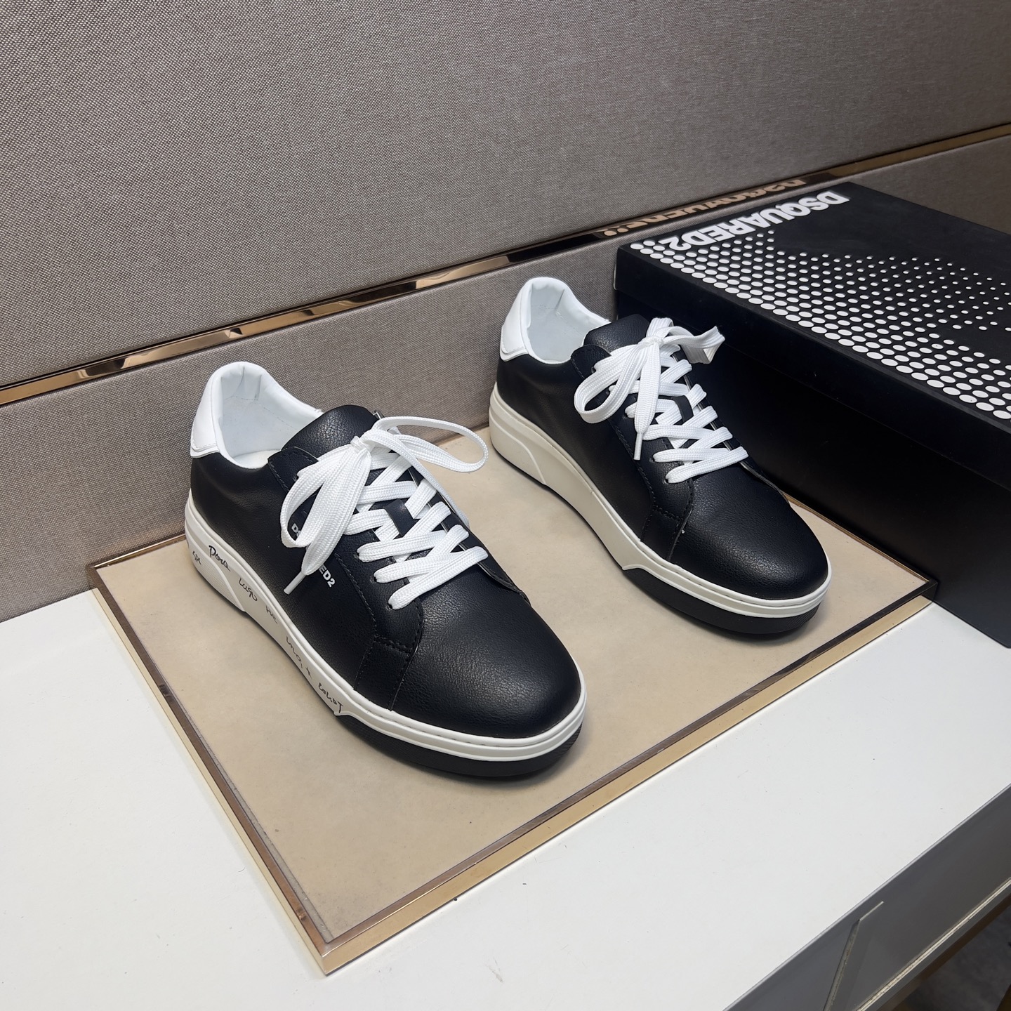 NO:275483,【D2～】Men's casual shoes are available simultaneously in 2025z cabinet. Size: 38-44# The uppers of the two colors are made of multi-material spliced ​​leather inner lining, comfortable and breathable, the original sole is comfortable and wear-resistant, and the real shot is even better.19860909【D2～】男士休闲鞋 2025z柜同步发售 码数:38-44# 2个颜色鞋面选用多材质拼接真皮内里,舒适透气,鞋底原版舒适耐磨大底,实物拍摄实物更赞,,Men's shoes