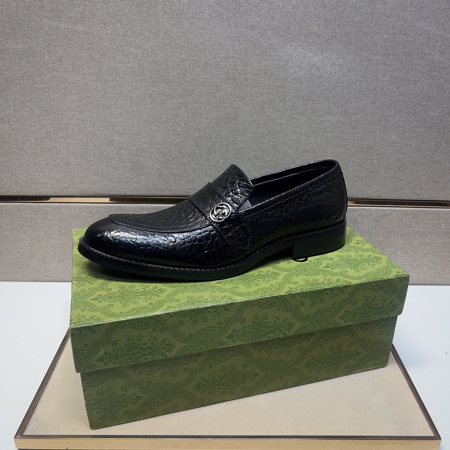 Gucci Men's Black Leather Loafers with Alligator Embossed Design, Sizes 39-44 5 i1743440632235 5219 0 3