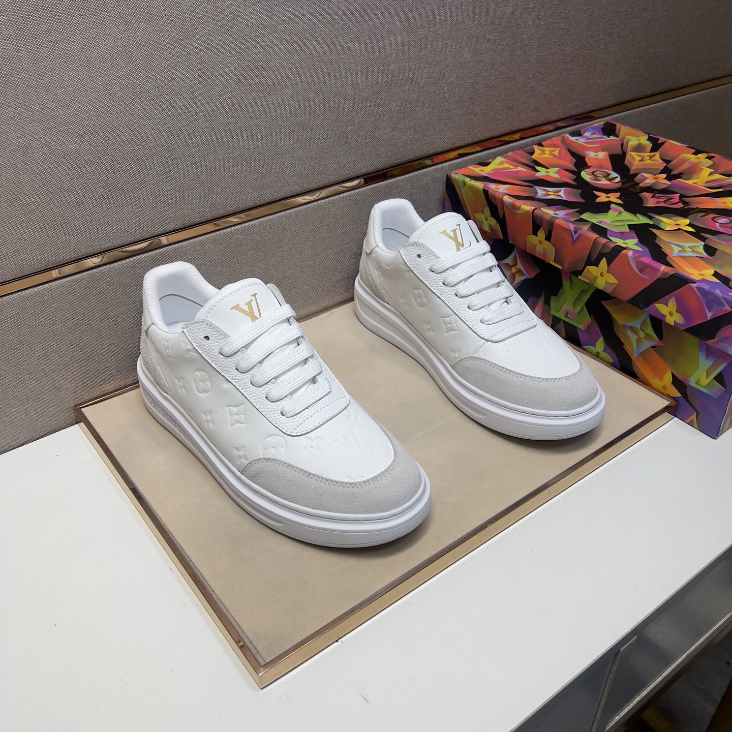 Louis Vuitton Men's White Leather Casual Sneakers Size 38-44 1 Louis Vuitton Men's White Leather Casual Sneakers Size 38-44