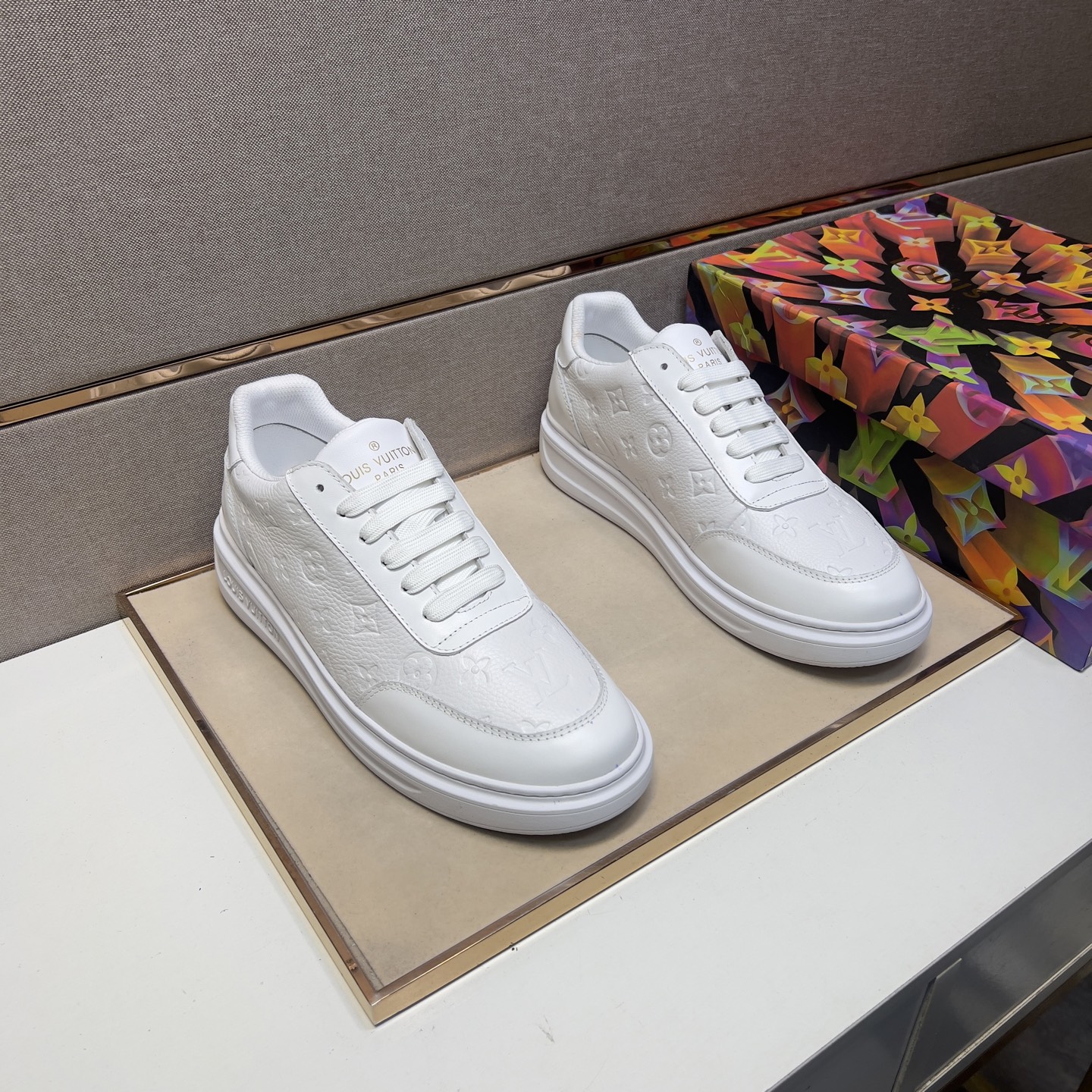 Louis Vuitton Men's White Leather Casual Sneakers, Size 38-44 1 Louis Vuitton Men's White Leather Casual Sneakers, Size 38-44