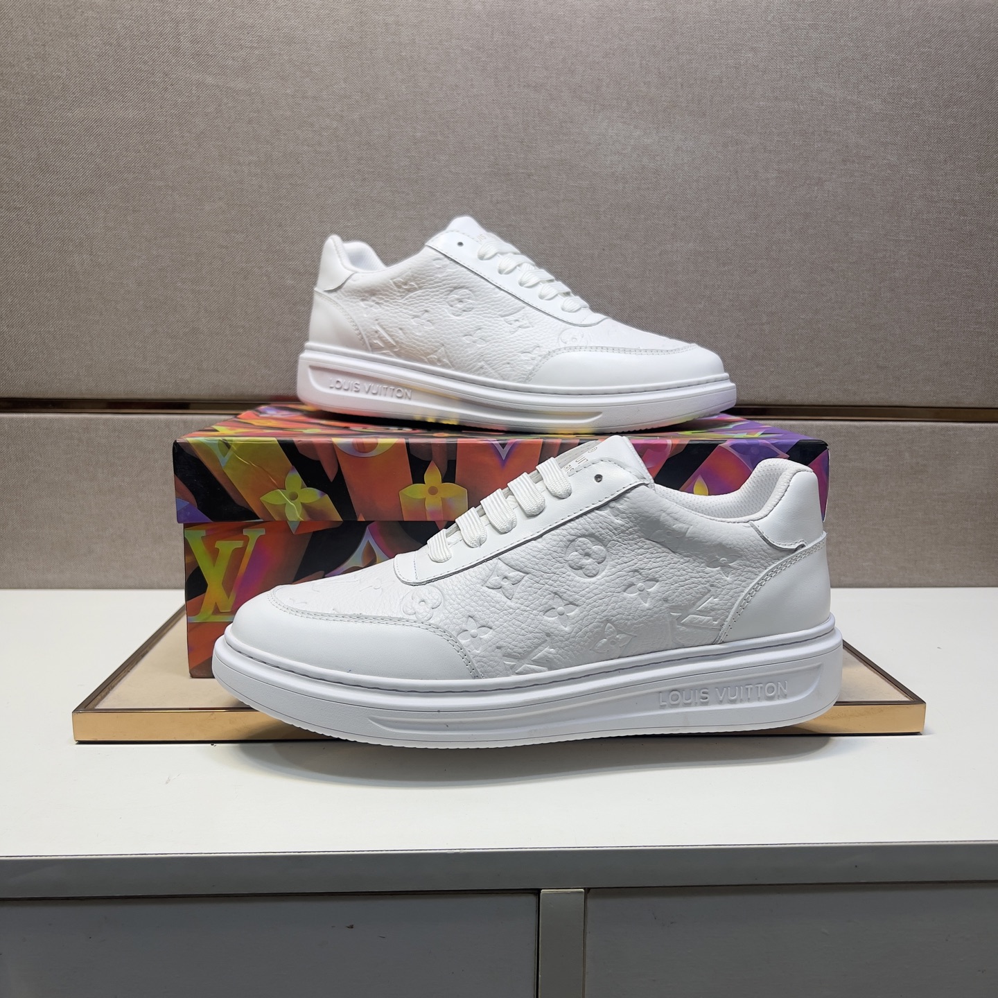 Louis Vuitton Men's White Leather Casual Sneakers, Size 38-44 6 i1743526380027 9305 0 4