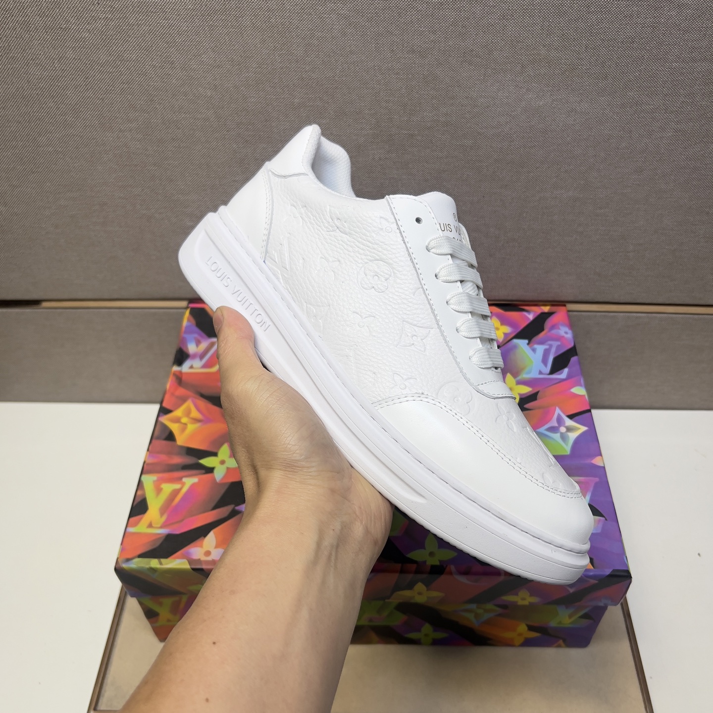 Louis Vuitton Men's White Leather Casual Sneakers, Size 38-44 7 i1743526380035 2811 0 5