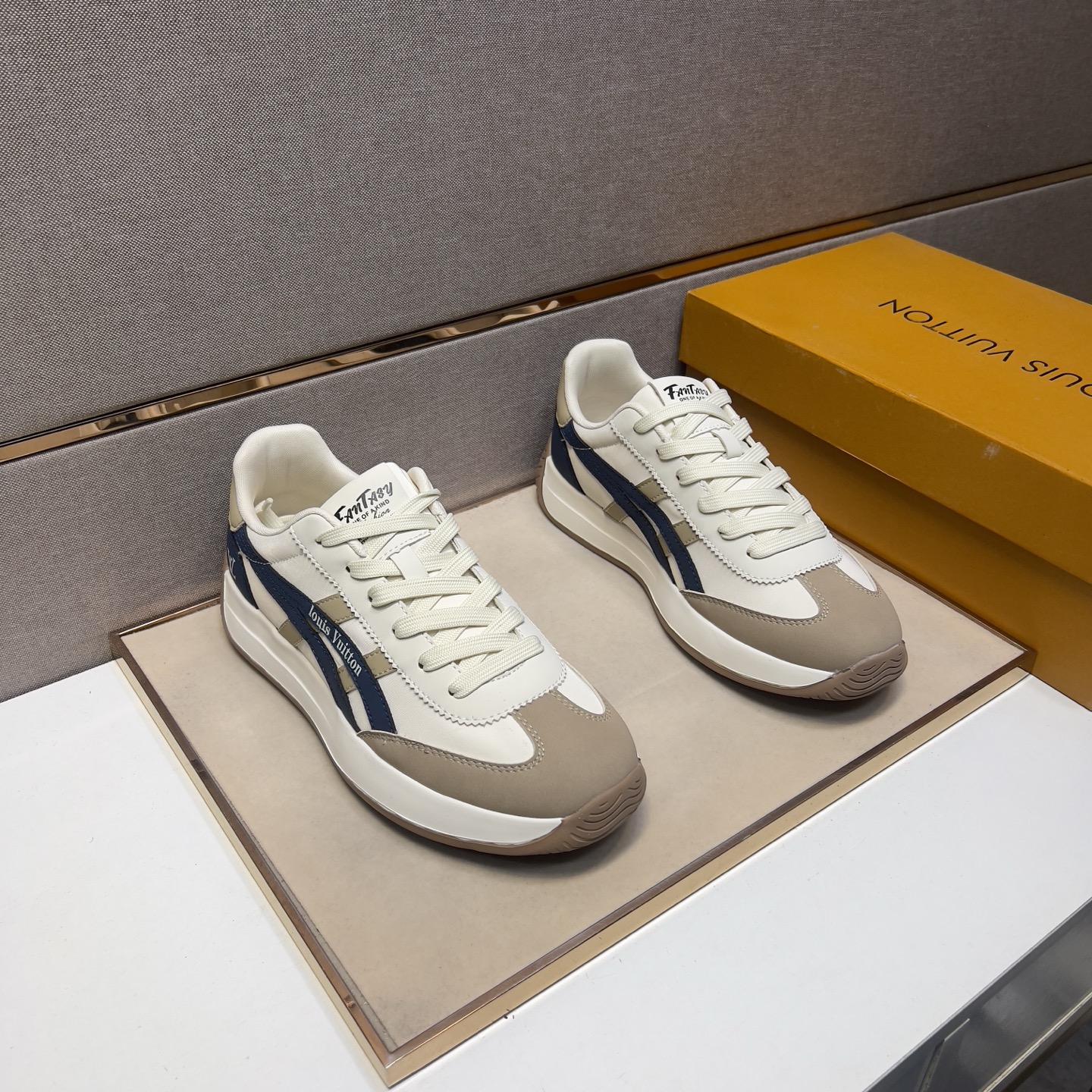 NO:276019,【LV ～】Men's casual shoes 2025z cabinets are available simultaneously. Size: 39-44# 2 color uppers are made of multi-material spliced ​​mesh fabric inner lining, comfortable and breathable, original sole comfortable and wear-resistant sole, real-life shooting is even more beautiful, louis vuitton19860909【LV～】男士休闲鞋 2025z柜同步发售 码数:39-44# 2个颜色鞋面选用多材质拼接网布内里,舒适透气,鞋底原版舒适耐磨大底,实物拍摄实物更赞,,louis vuitton,Men's shoes