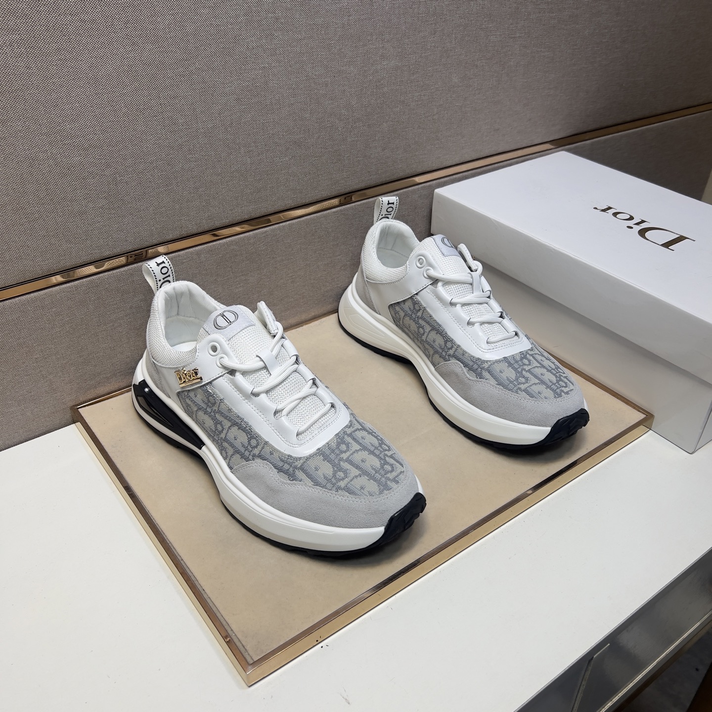 NO:276031,【Di~】Men's casual shoes are available simultaneously in 2025z cabinet. Size: 38-44# The uppers of 2 colors are made of multi-material spliced ​​leather inner lining, comfortable and breathable, the original sole is comfortable and wear-resistant, and the real shot is even better.19860909【迪～】男士休闲鞋 2025z柜同步发售 码数:38-44# 2个颜色鞋面选用多材质拼接真皮内里,舒适透气,鞋底原版舒适耐磨大底,实物拍摄实物更赞,,Men's shoes