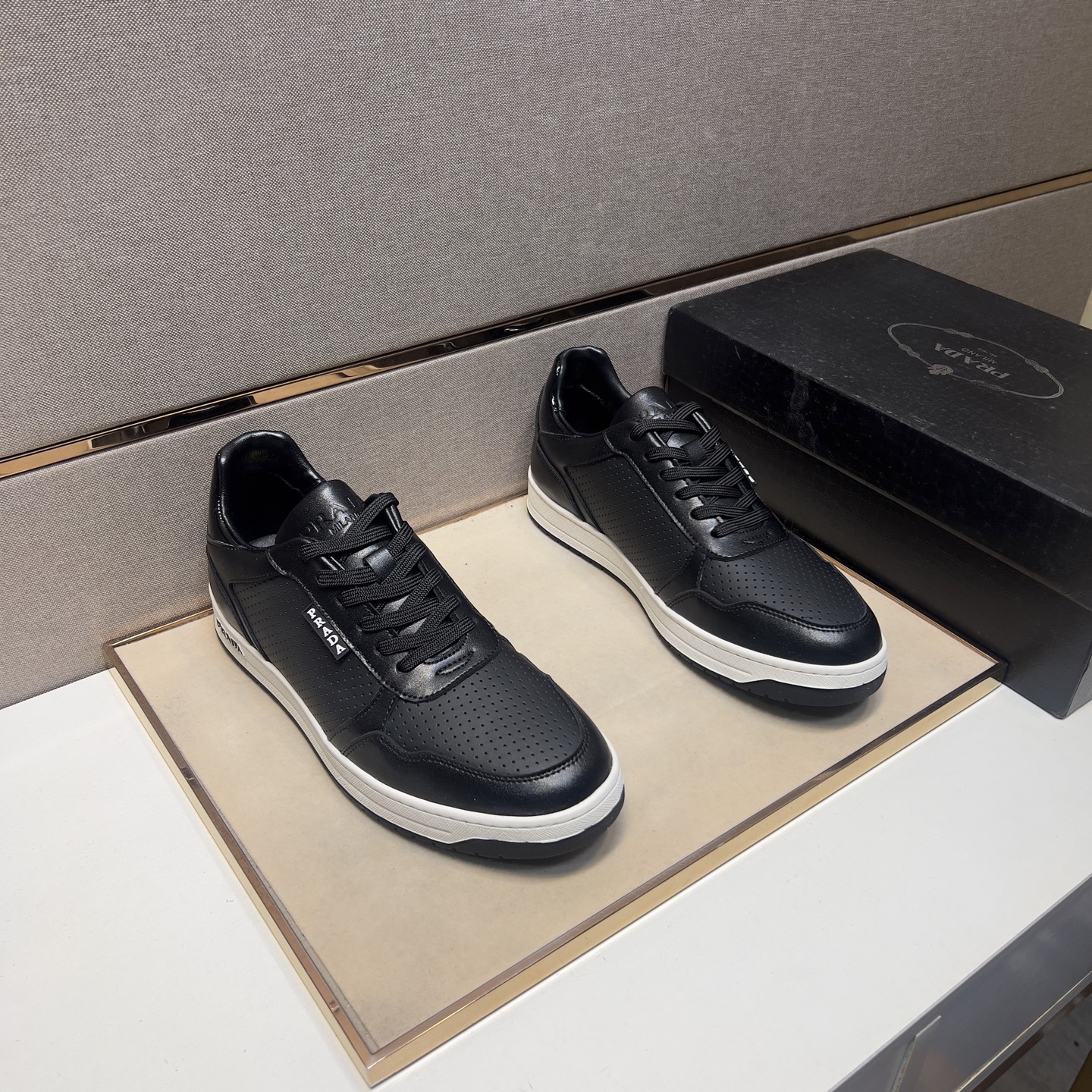 NO:276444,[Pre-Premium] Men's casual shoes are available simultaneously in 2025z cabinet. Size: 38-44# 2 color uppers are made of multi-material spliced ​​leather inner lining, comfortable and breathable, the original sole is comfortable and wear-resistant, and the real shot is even better.19860909【普～】男士休闲鞋 2025z柜同步发售 码数:38-44# 2个颜色鞋面选用多材质拼接真皮内里,舒适透气,鞋底原版舒适耐磨大底,实物拍摄实物更赞,,Men's shoes