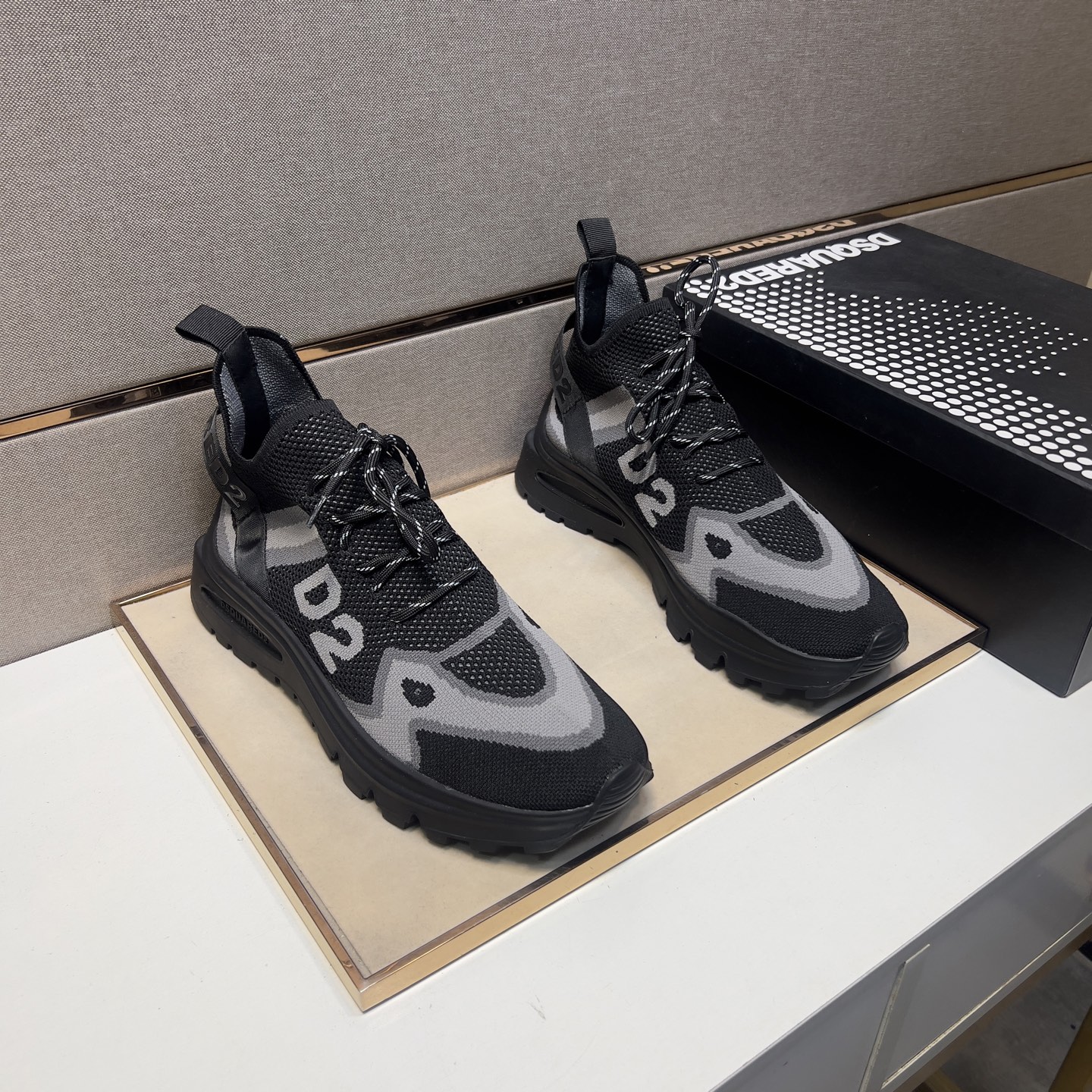 NO:276746,【D2～】Men's casual shoes 2025z cabinets are available simultaneously. Number of sizes: 38-44# 1 color upper is made of multi-material spliced ​​mesh fabric inner lining, comfortable and breathable, original sole is comfortable and wear-resistant, real-life shooting is even better,19860909【D2～】男士休闲鞋 2025z柜同步发售 码数:38-44# 1个颜色鞋面选用多材质拼接网布内里,舒适透气,鞋底原版舒适耐磨大底,实物拍摄实物更赞,,Men's shoes