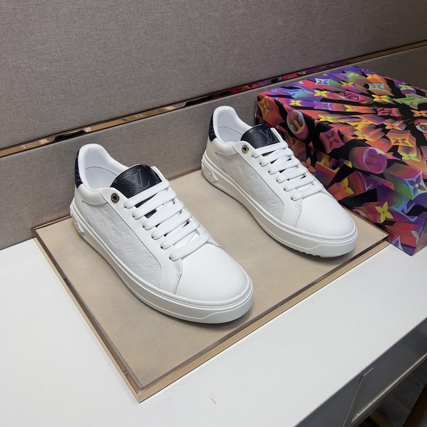 NO:277059,【Lv～】Men's casual shoes 2025z cabinets are available simultaneously. Size: 38-44# 6 color uppers are made of cowhide spliced ​​mesh, comfortable and breathable, original sole is comfortable and wear-resistant, real-life shooting is even more beautiful, louis vuitton, cowhide19860909【Lv～】男士休闲鞋 2025z柜同步发售 码数:38-44# 6个颜色鞋面选用牛皮拼接网布内里,舒适透气,鞋底原版舒适耐磨大底,实物拍摄实物更赞,,louis vuitton,cowhide,Men's shoes