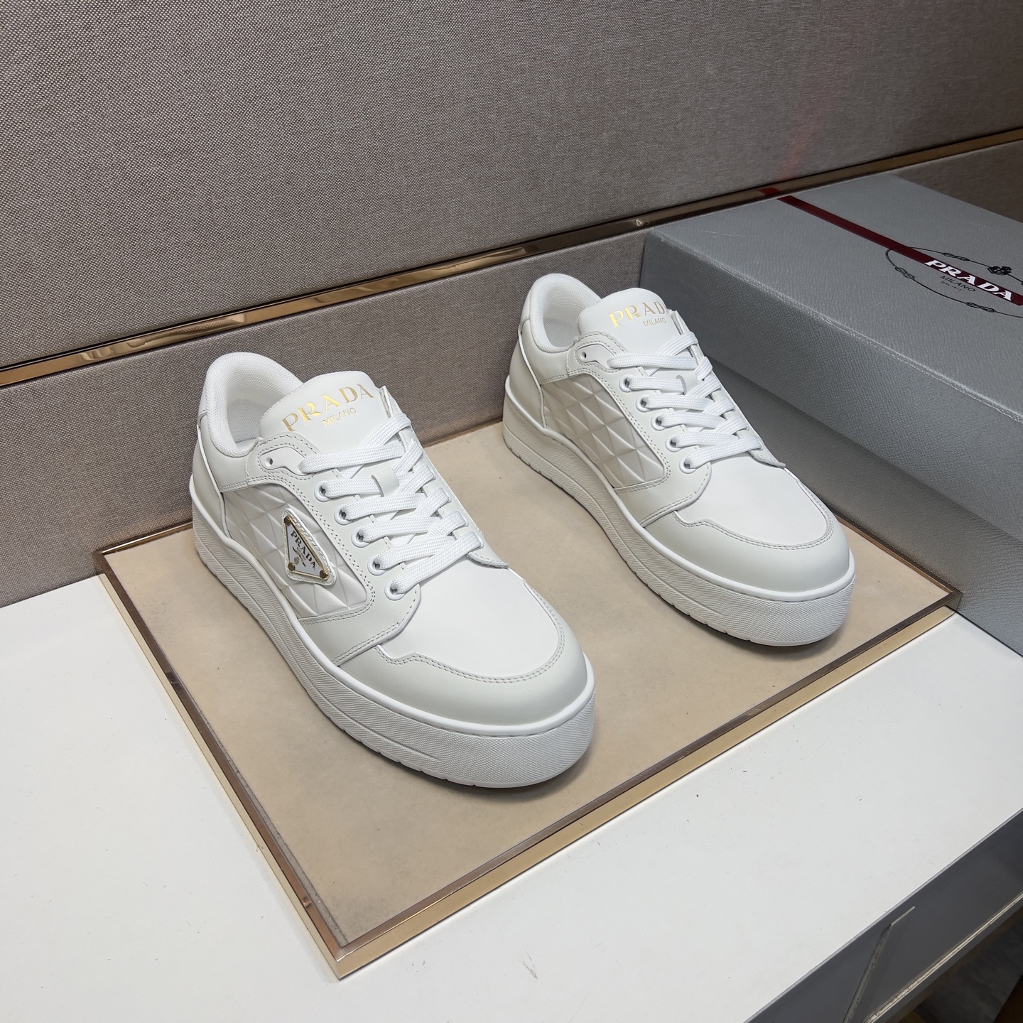 NO:280334,[Public ~] Men's casual shoes are available simultaneously in 2025z cabinet. Size: 38-44# 2 color uppers are made of multi-material spliced ​​mesh lining, cowhide footbed, comfortable and breathable, original sole comfortable and wear-resistant sole, real shots are even better, cowhide19860909【普～】男士休闲鞋 2025z柜同步发售 码数:38-44# 2个颜色鞋面选用多材质拼接网布内里,牛皮垫脚,舒适透气,鞋底原版舒适耐磨大底,实物拍摄实物更赞,,cowhide,Men's shoes