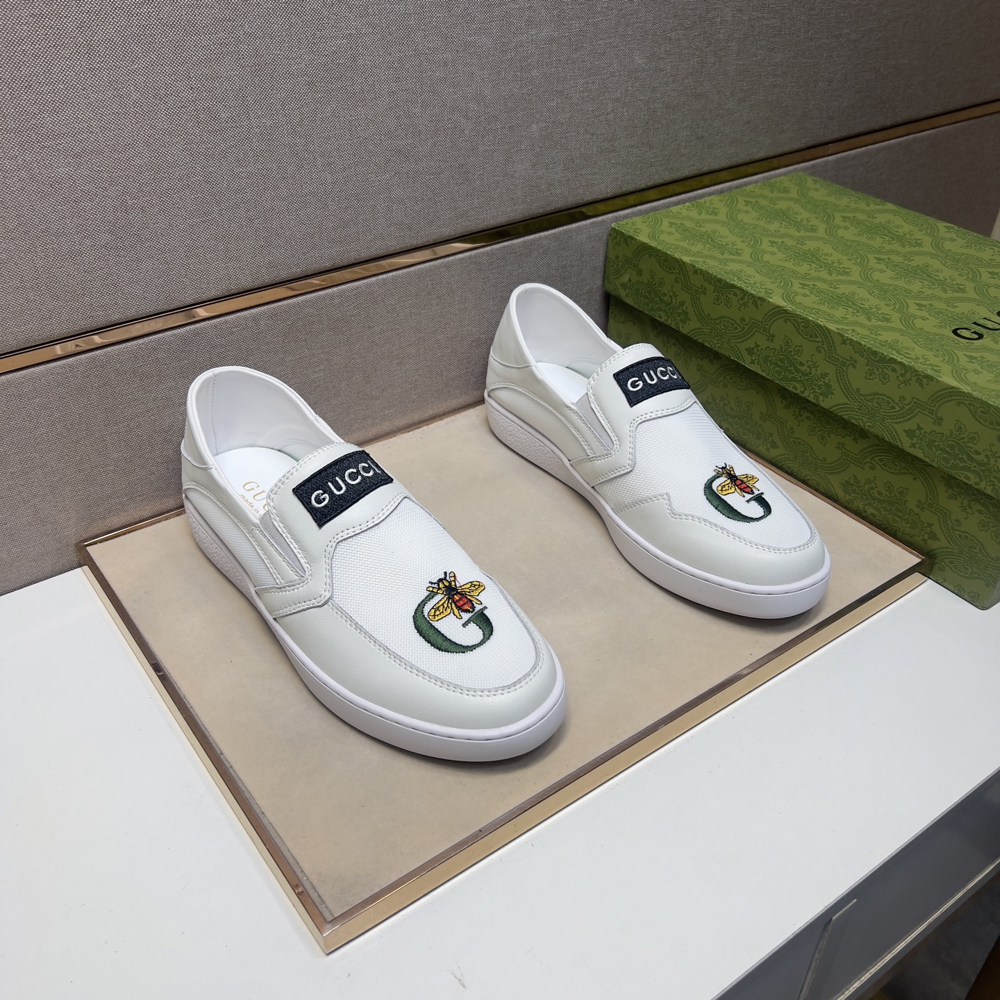 NO:277684,[Ancient ~] Men's casual shoes are available simultaneously in 2025z cabinet. Size: 38-44# 2 color uppers are made of multi-material spliced ​​leather inner lining, comfortable and breathable, the original sole is comfortable and wear-resistant, and the real shot is even better.19860909【古～】男士休闲鞋 2025z柜同步发售 码数:38-44# 2个颜色鞋面选用多材质拼接真皮内里,舒适透气,鞋底原版舒适耐磨大底,实物拍摄实物更赞,,Men's shoes