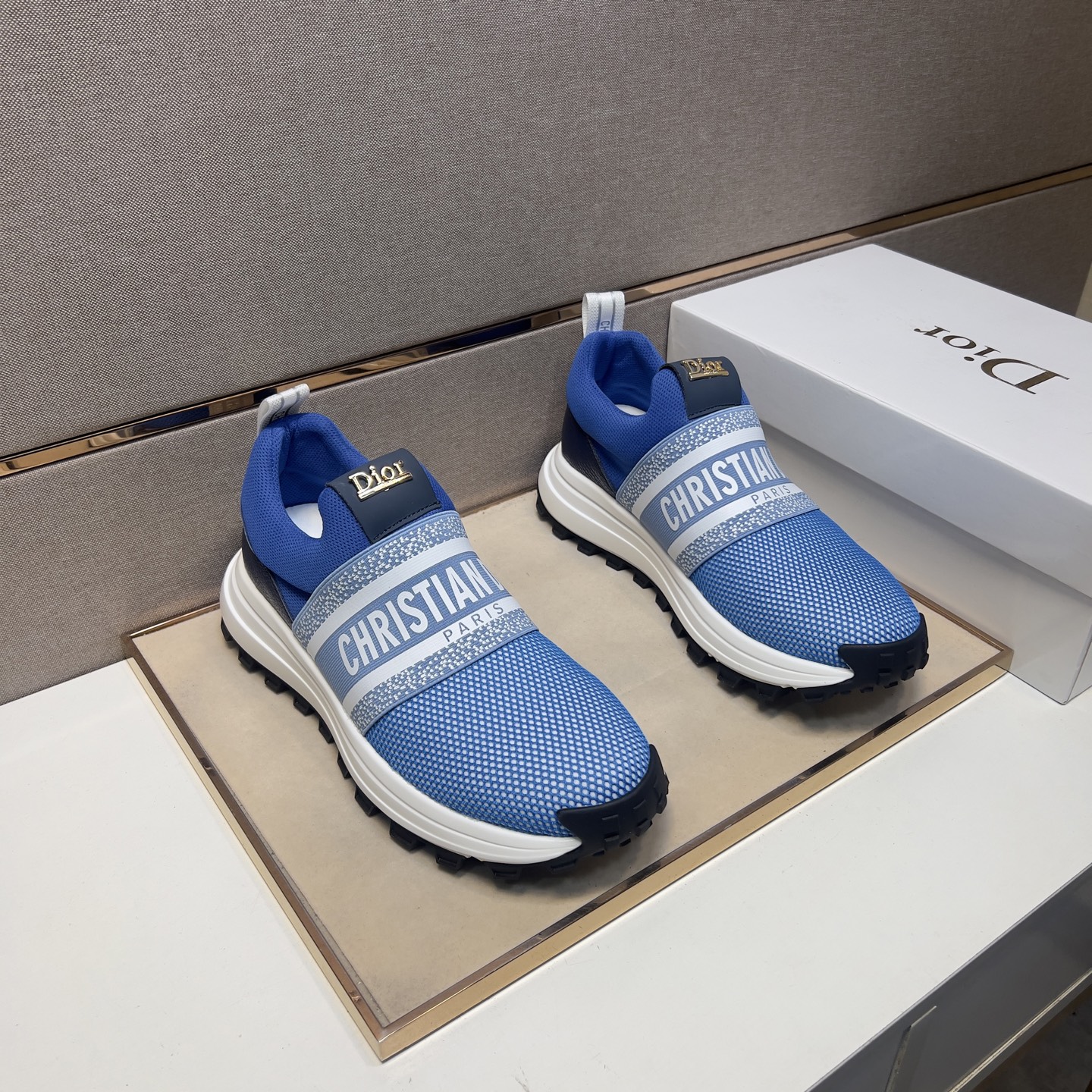 NO:277701,【Di~】Men's casual shoes are available simultaneously in 2025z cabinet. Size: 38-44# The 3-color uppers are made of multi-material spliced ​​mesh fabric inner lining, comfortable and breathable, the original sole is comfortable and wear-resistant, and the real shot is even better.19860909【迪～】男士休闲鞋 2025z柜同步发售 码数:38-44# 3个颜色鞋面选用多材质拼接网布内里,舒适透气,鞋底原版舒适耐磨大底,实物拍摄实物更赞,,Men's shoes