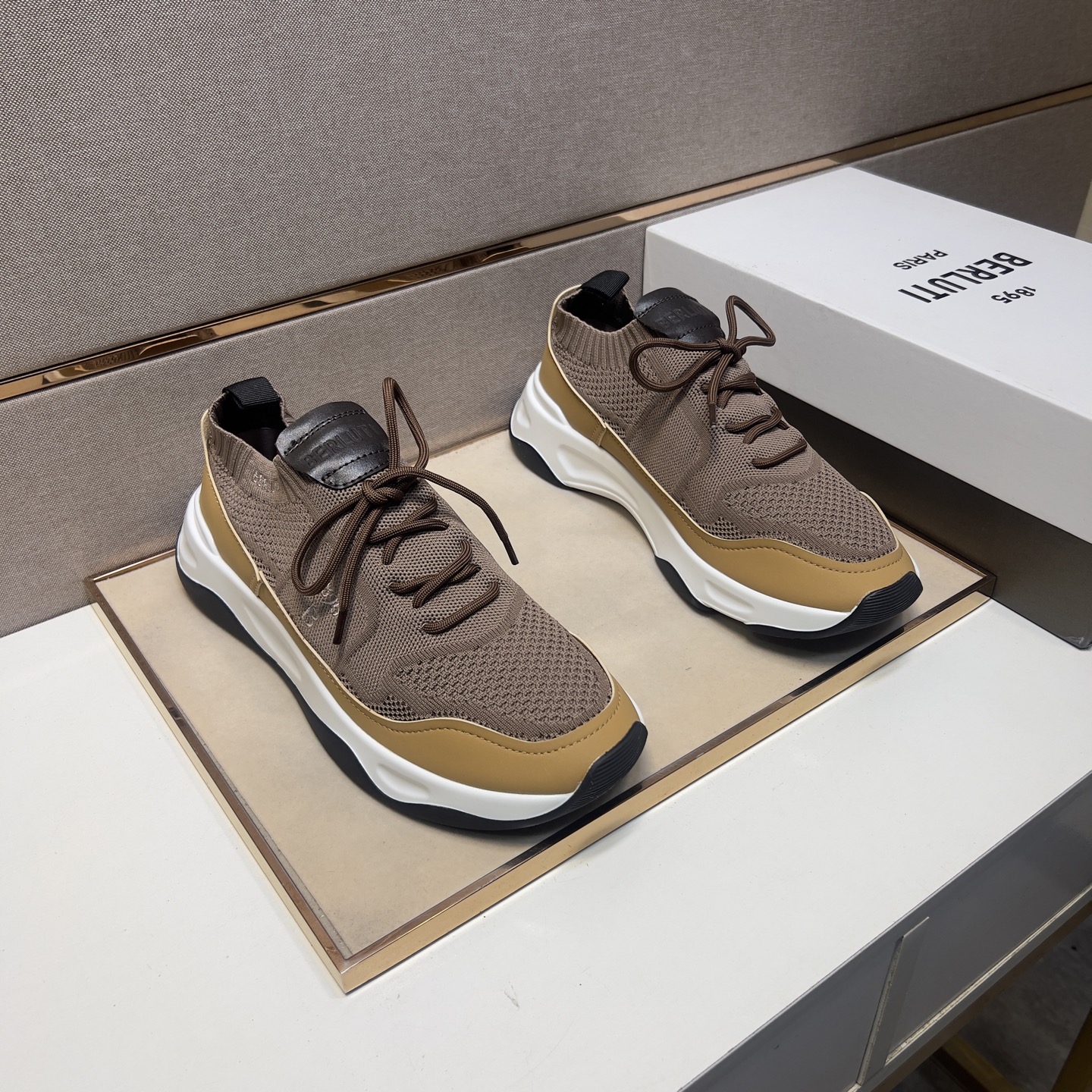 NO:278012,[Blu~] Men's casual shoes are available simultaneously in 2025z cabinet. Size: 38-44# 1 color upper is made of multi-material spliced ​​mesh fabric inner lining, comfortable and breathable, original sole is comfortable and wear-resistant, real-life shooting is even better,19860909【布鲁～】男士休闲鞋 2025z柜同步发售 码数:38-44# 1个颜色鞋面选用多材质拼接网布内里,舒适透气,鞋底原版舒适耐磨大底,实物拍摄实物更赞,,Men's shoes